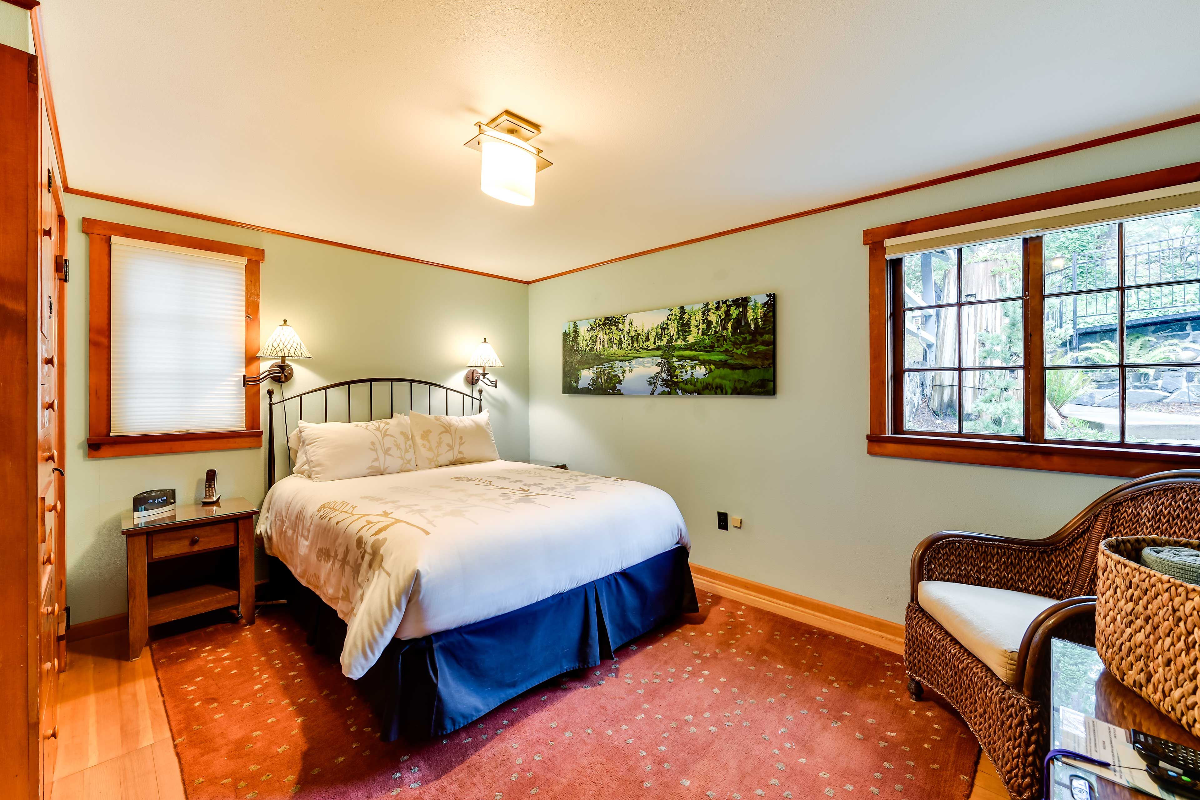 Bedroom 1 | Queen Bed | Main Floor