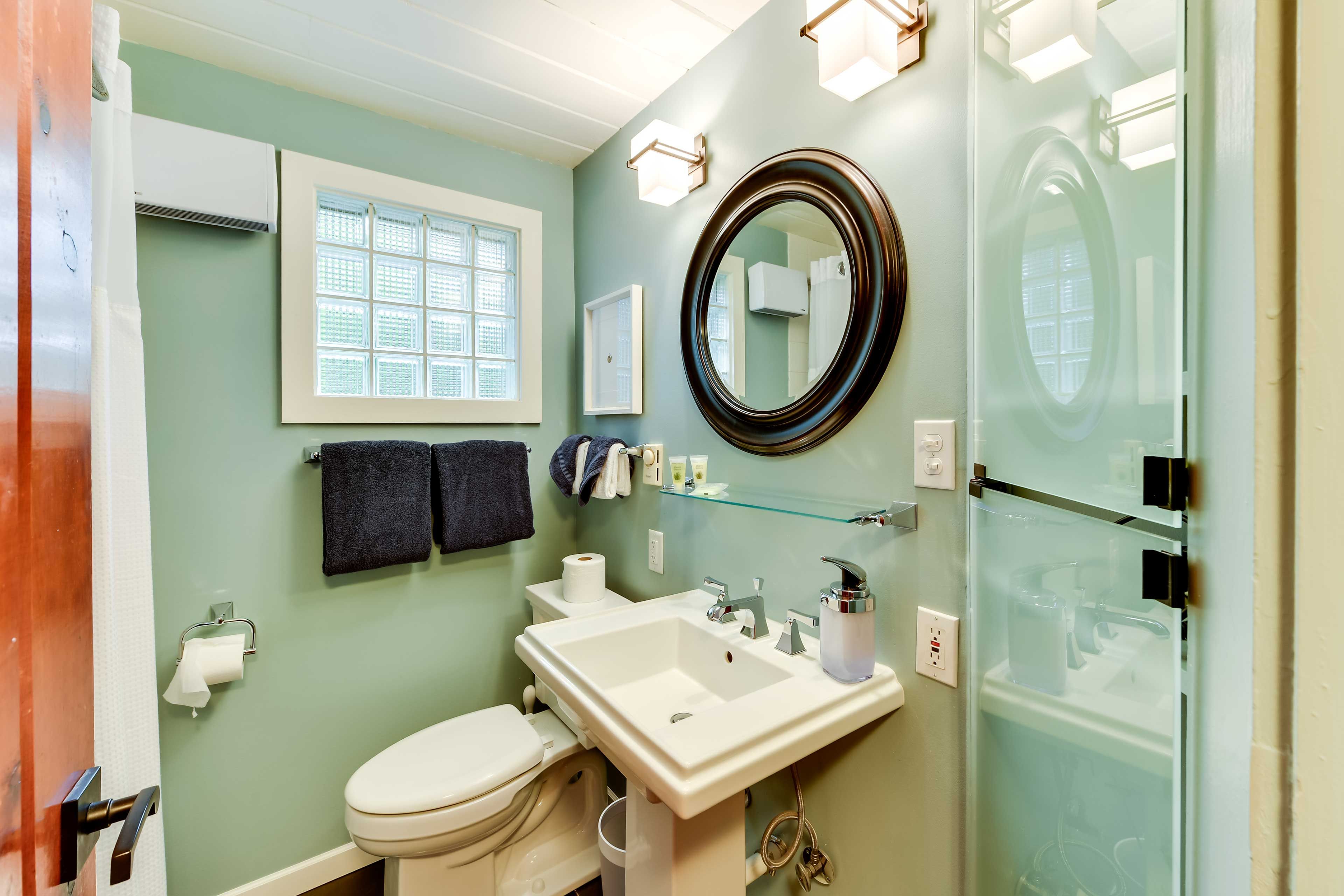 Full Bathroom | Towels & Linens Provided