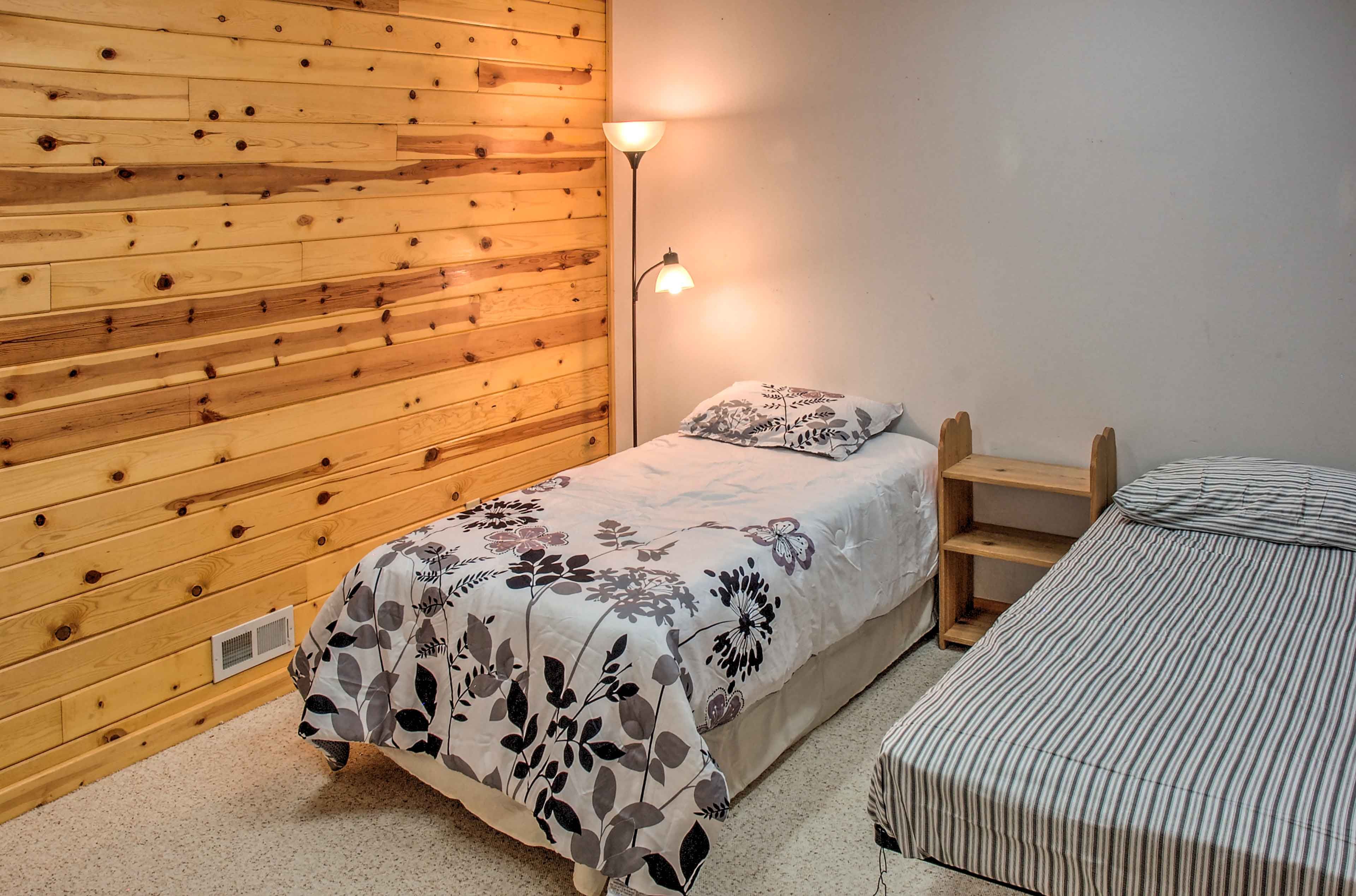Bedroom 2 | 2 Twin Beds
