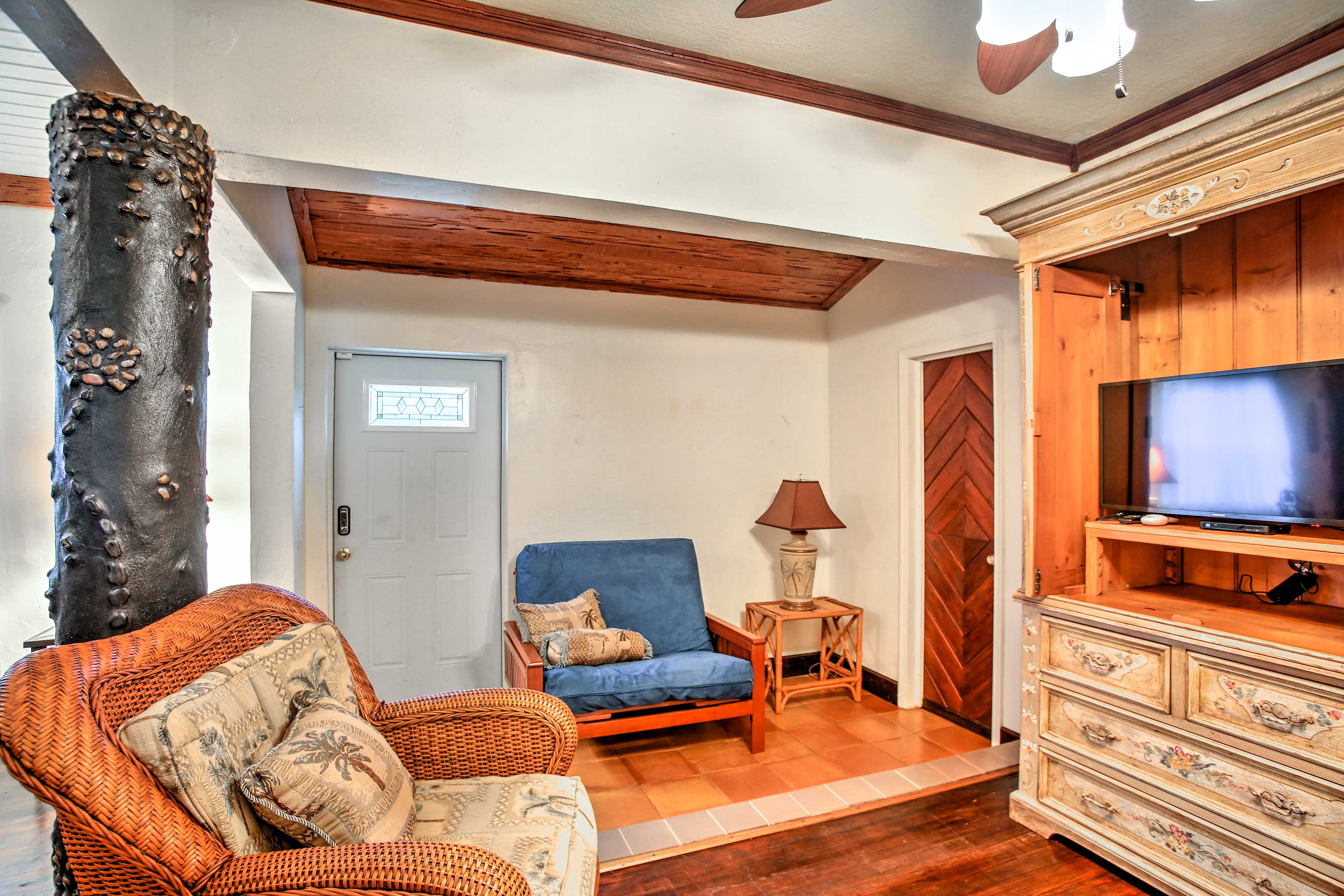 Living Room | Cable TV