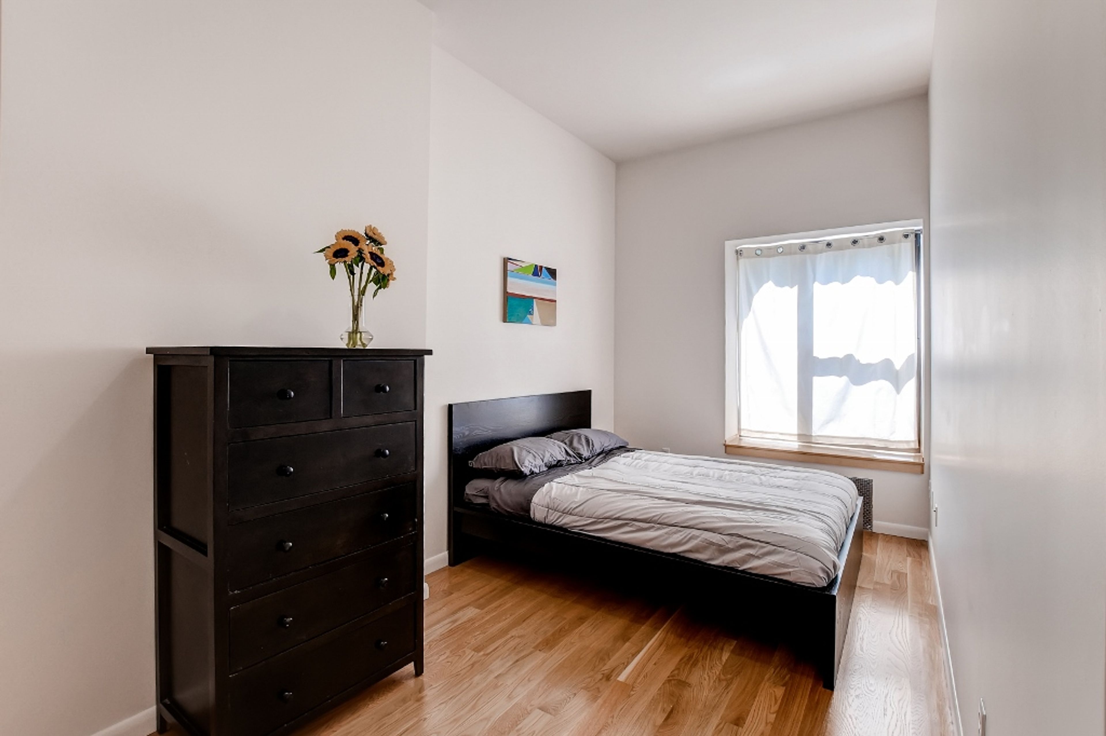 Bedroom 1 | Queen Bed