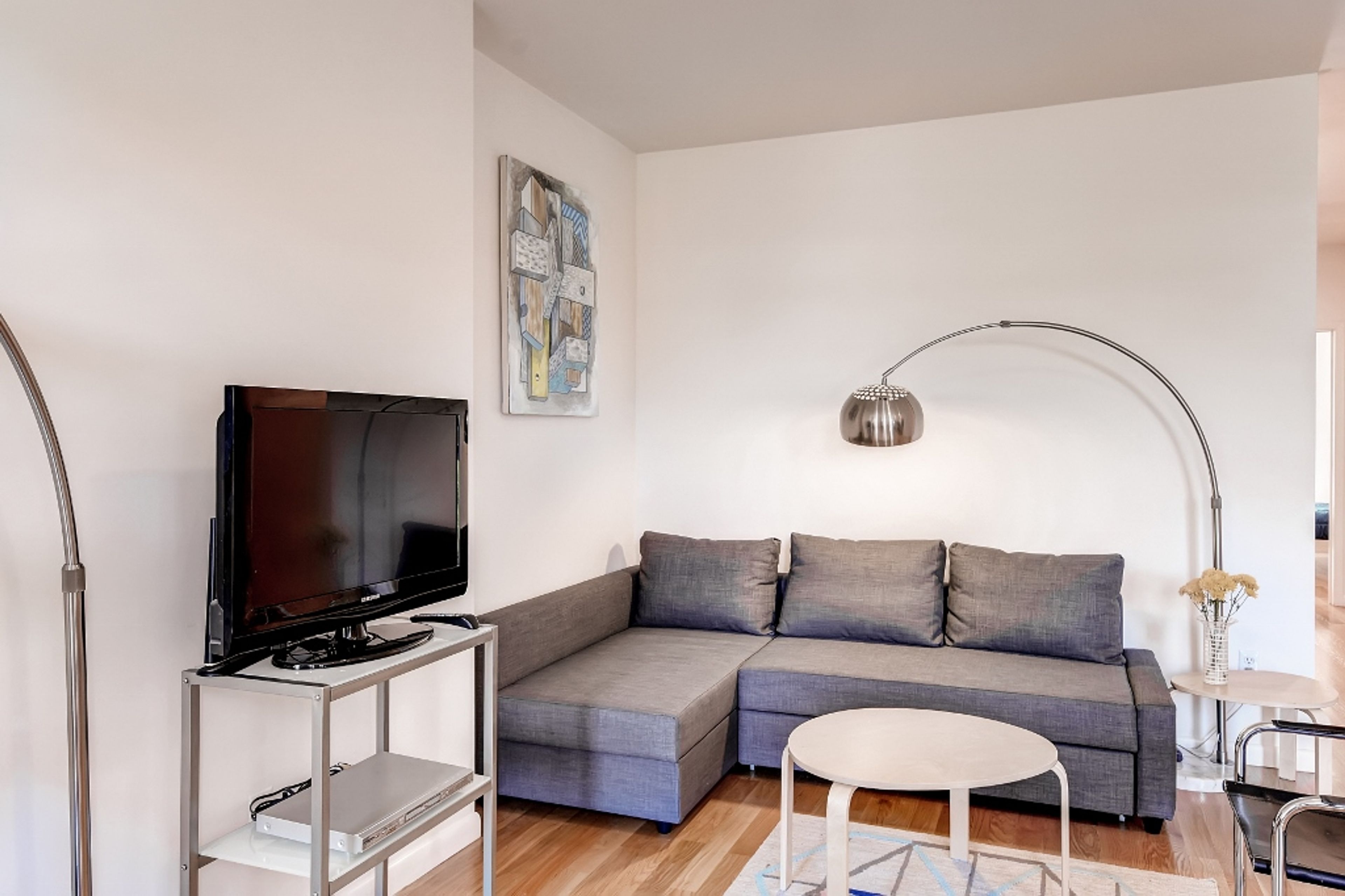 Living Room | Cable TV | DVD Player & USB Port