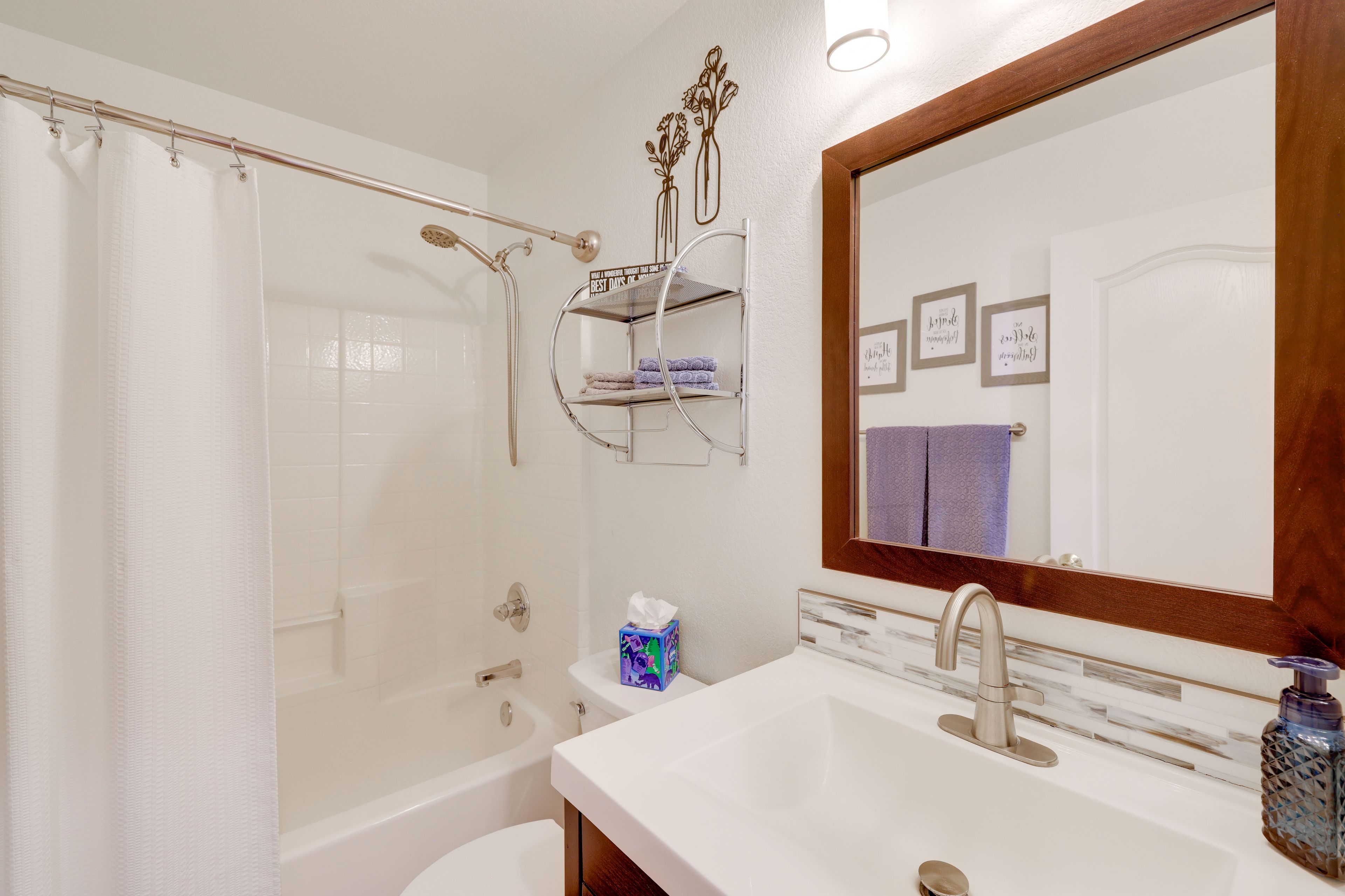 Full Bathroom | Shower/Tub Combo