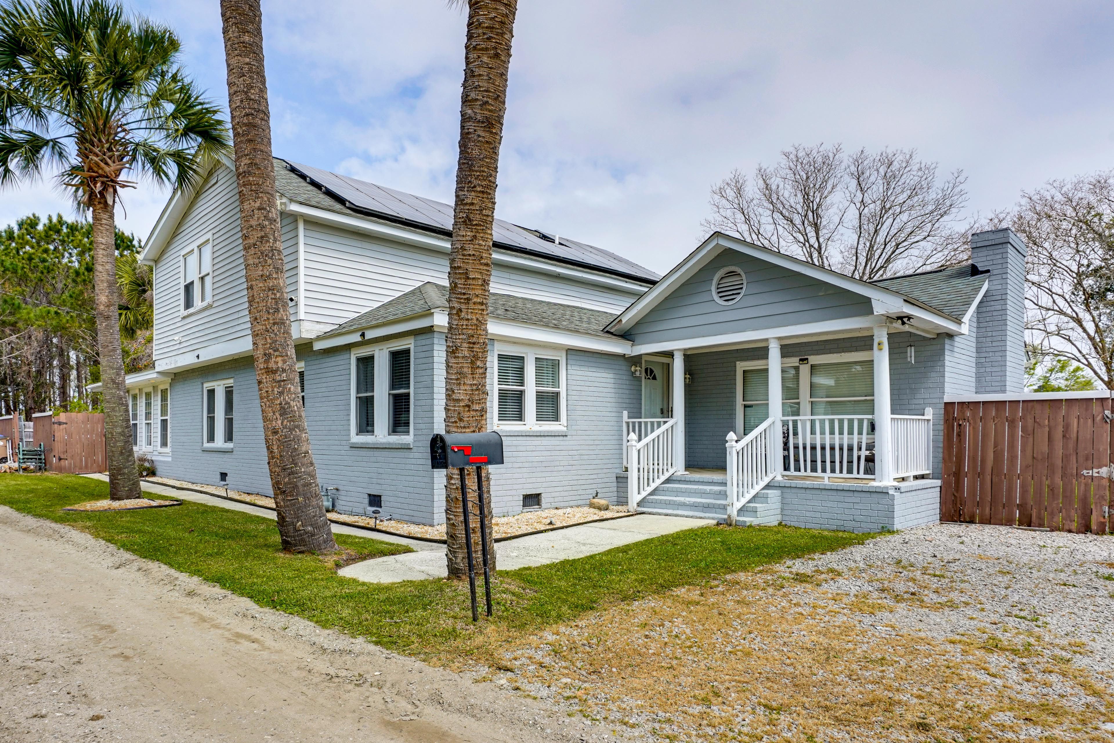 Parking | Back Driveway (7 Vehicles)