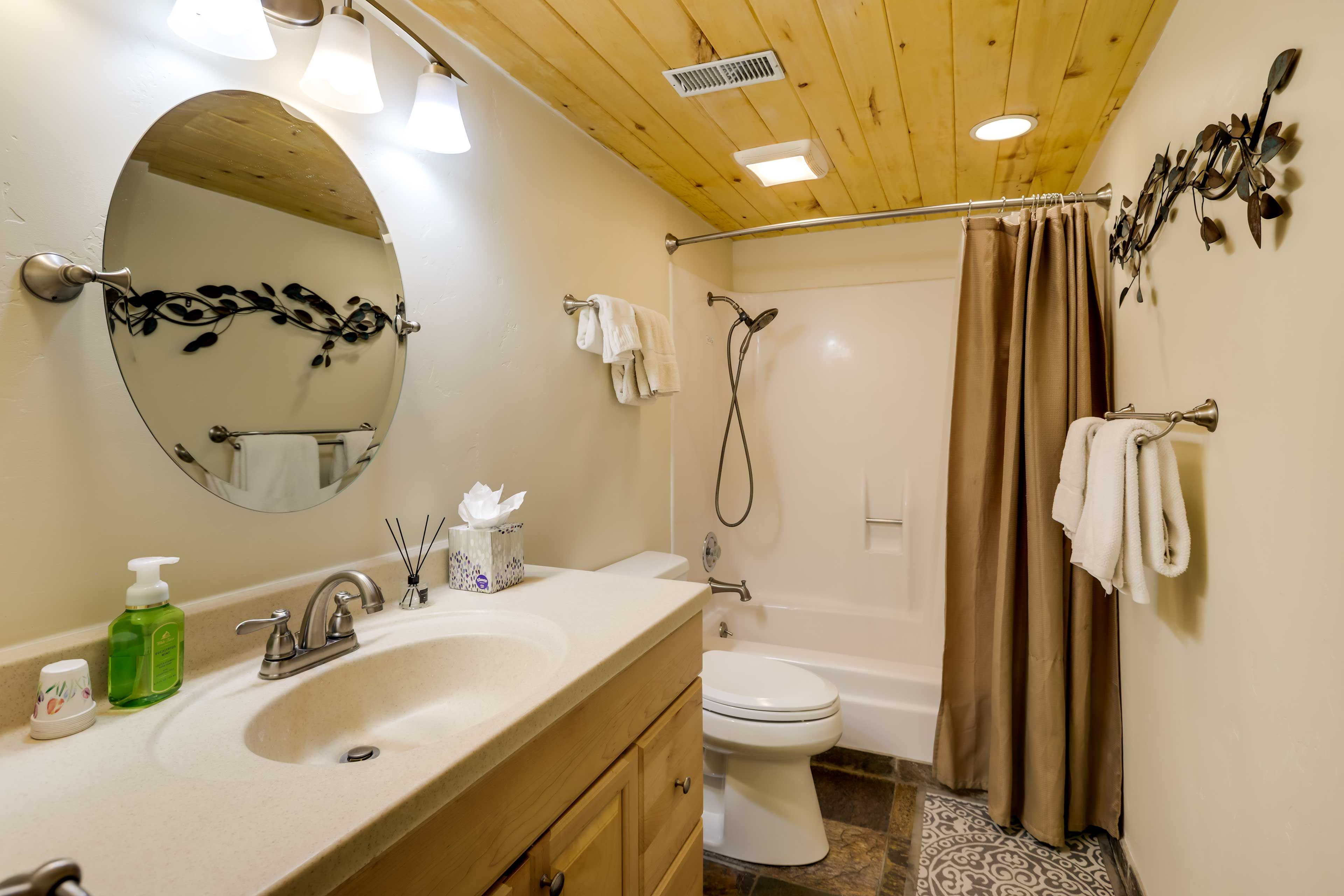 Full Bathroom | Shower/Tub Combo