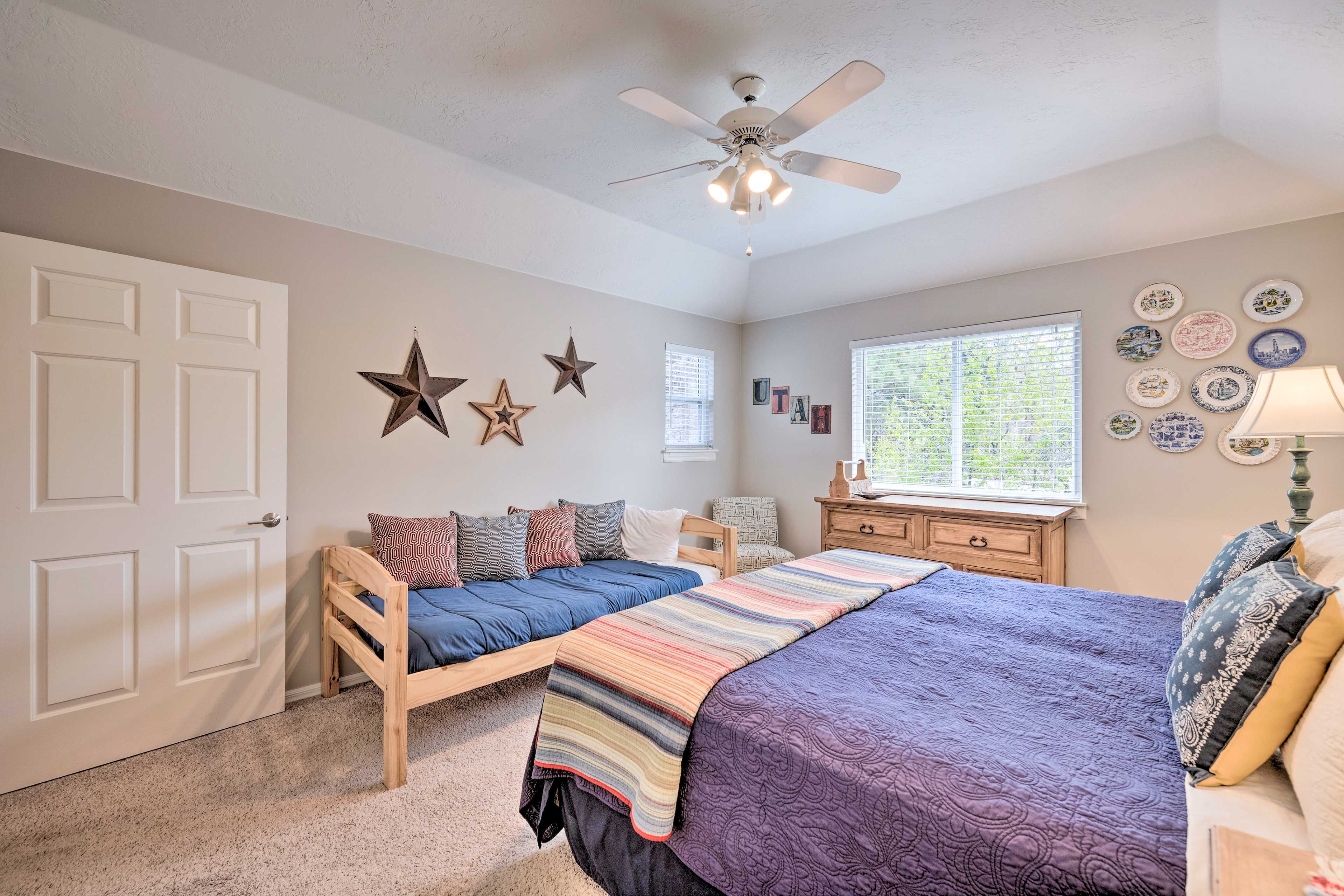 Twin Daybed | Linens Provided | Upper Level