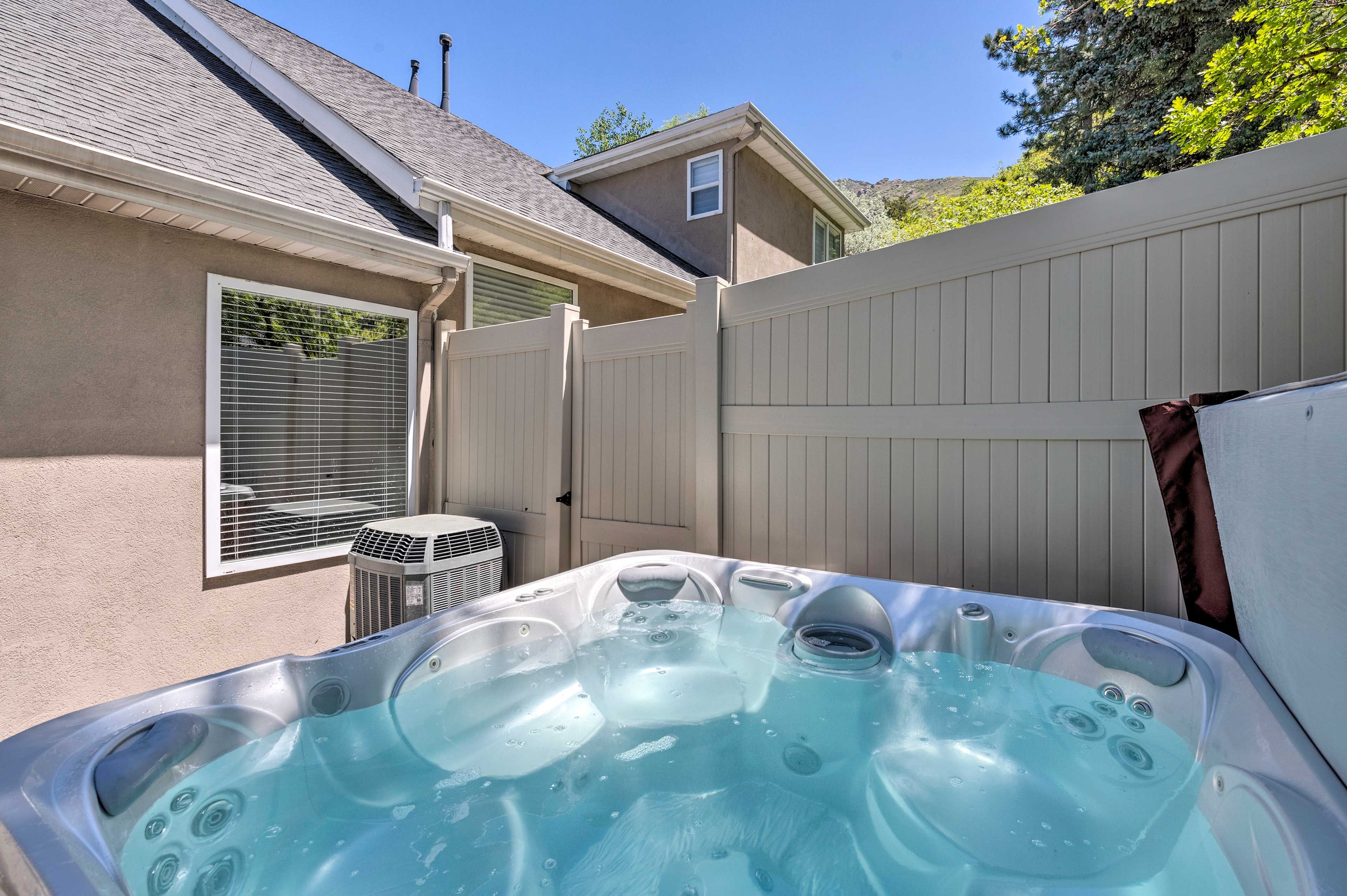 Back Patio | Private Hot Tub