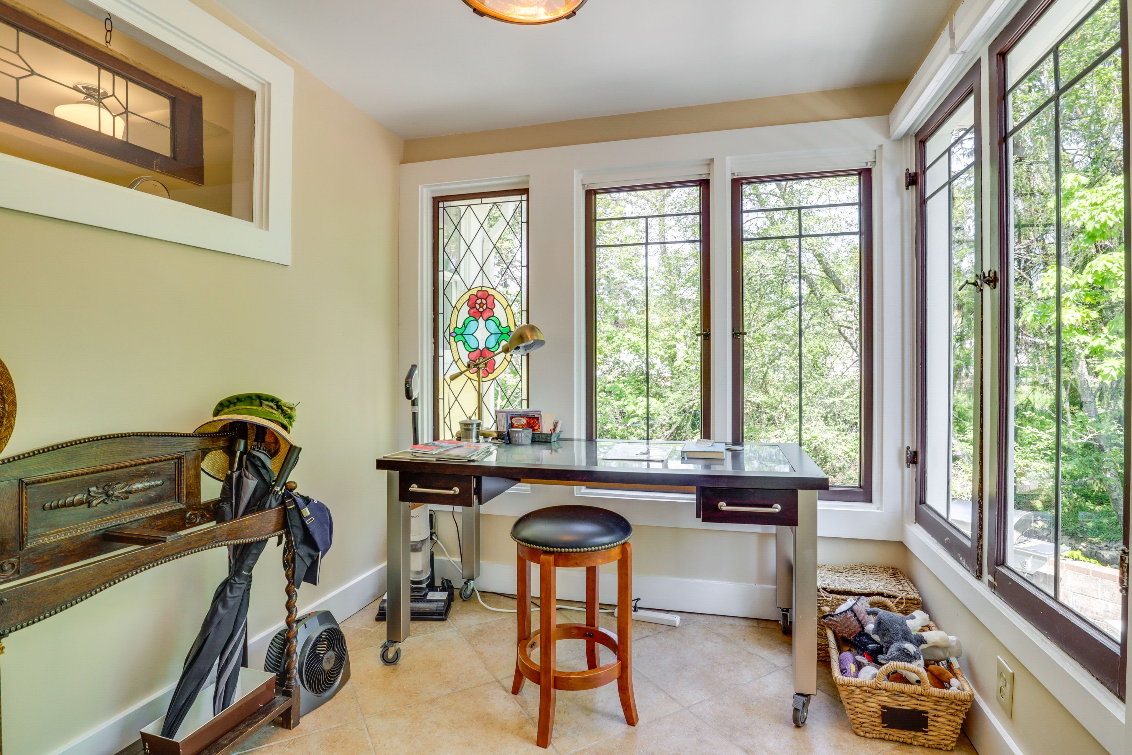 Entryway | Laptop-Friendly Desk Space