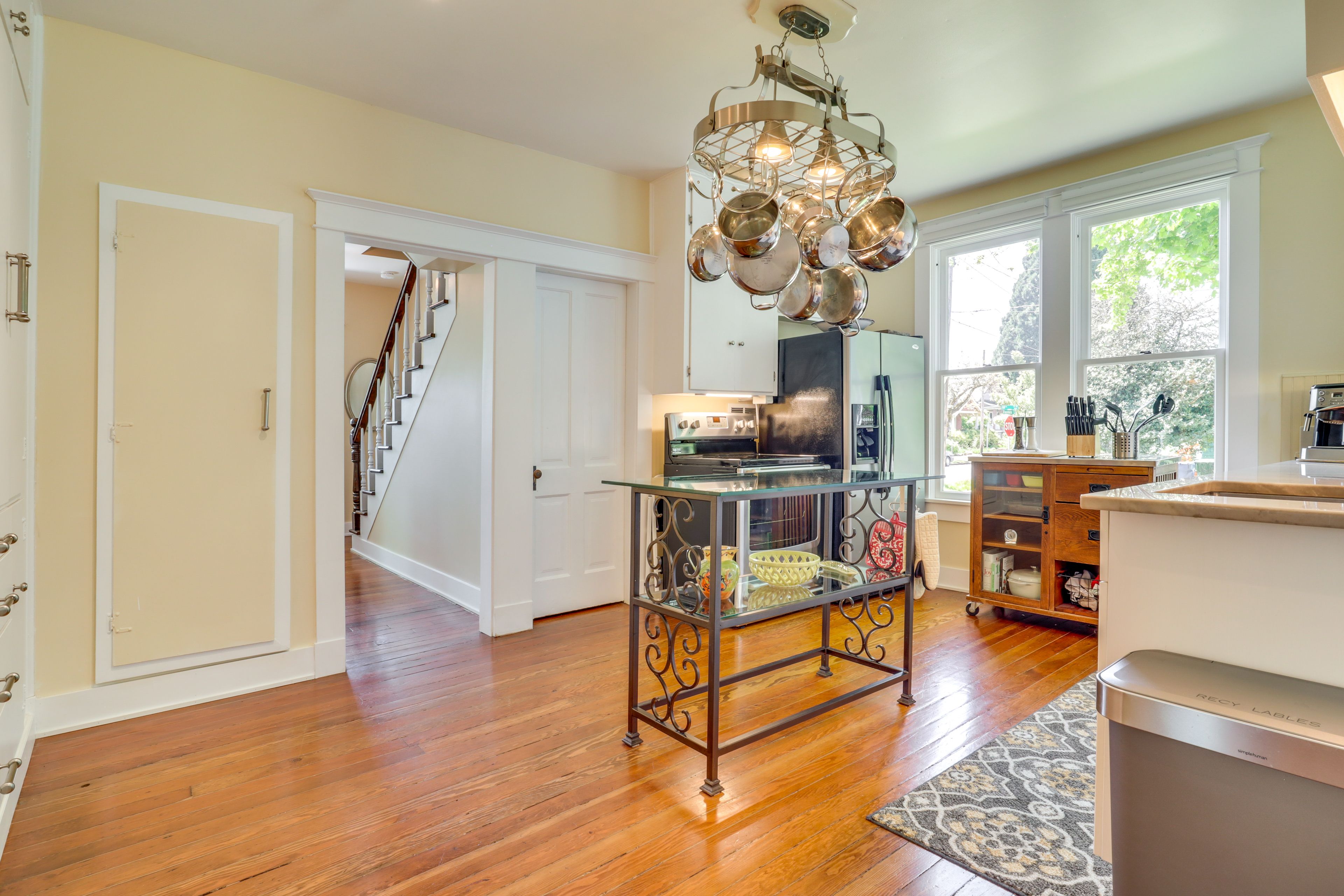 Fully Equipped Kitchen | Keurig Coffee Maker | Dishwasher