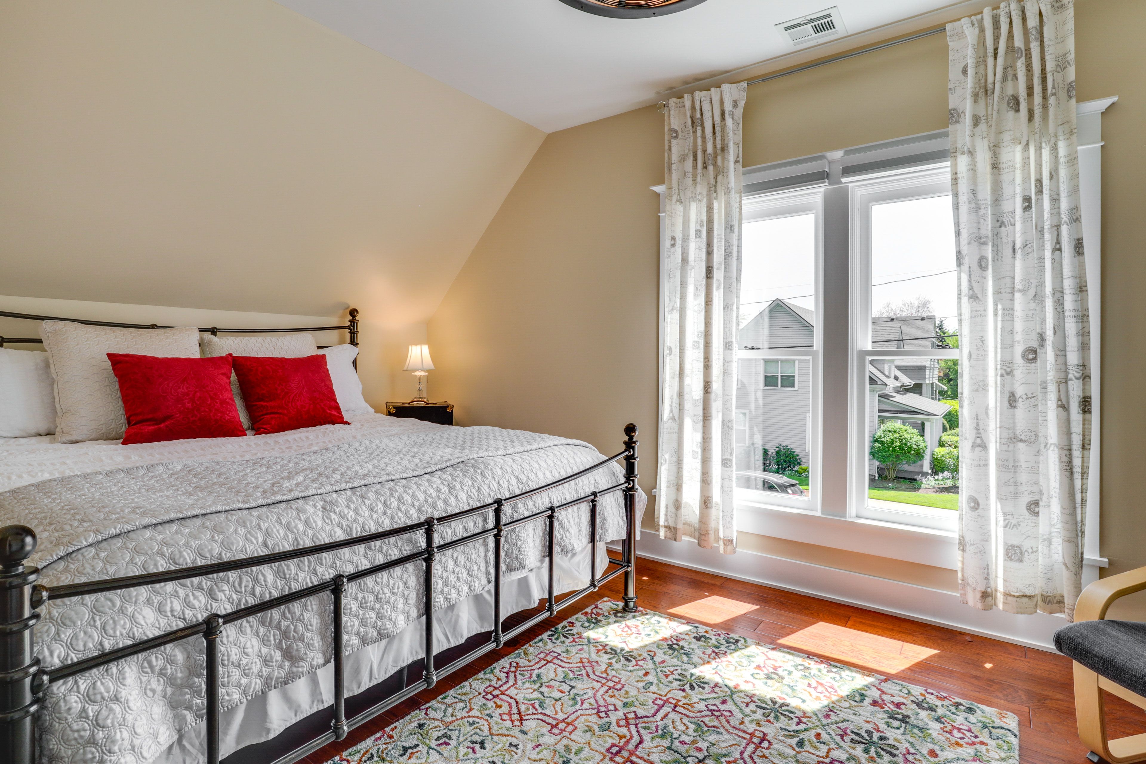 Bedroom 1 | King Bed
