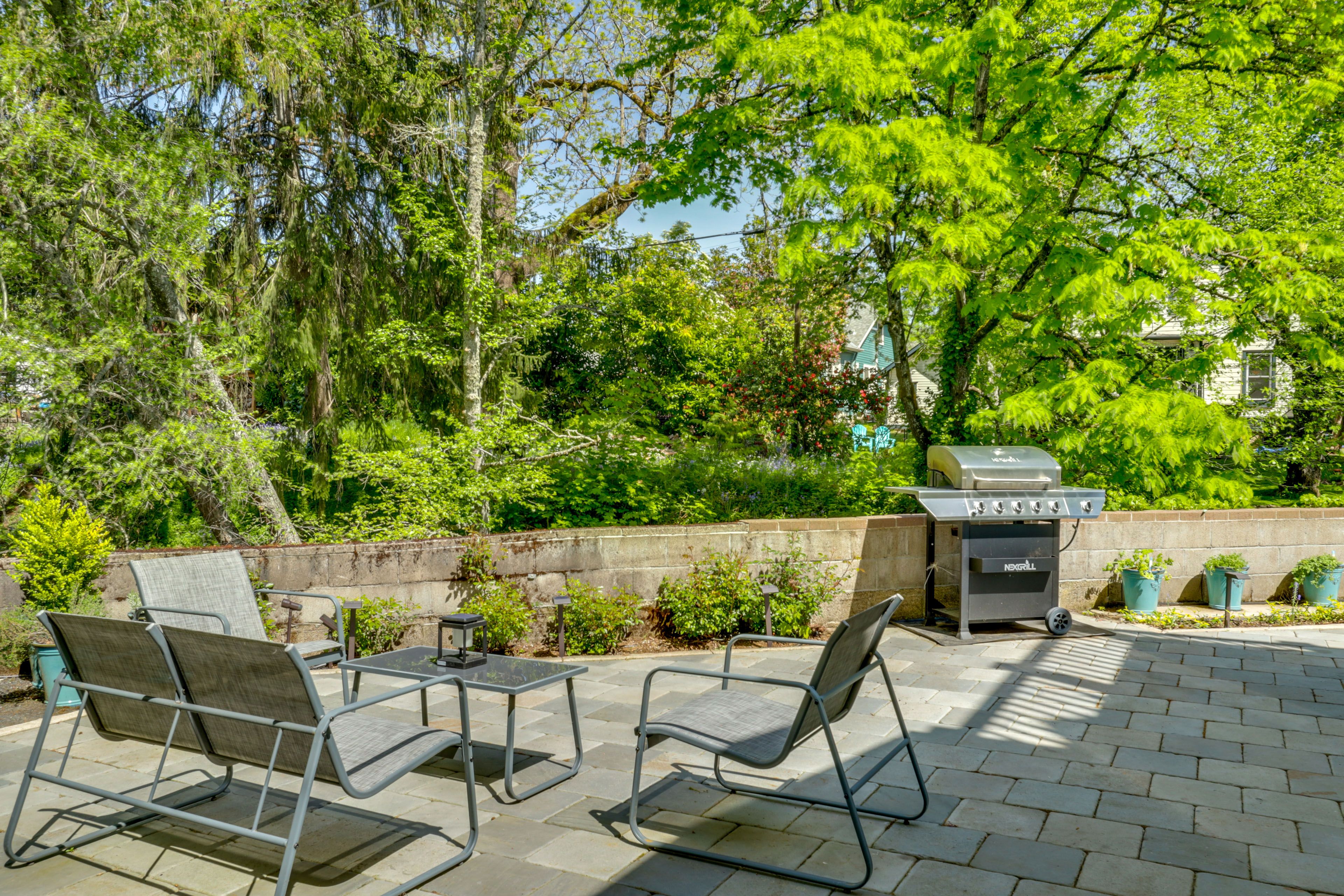 Private Patio w/ Gas Grill