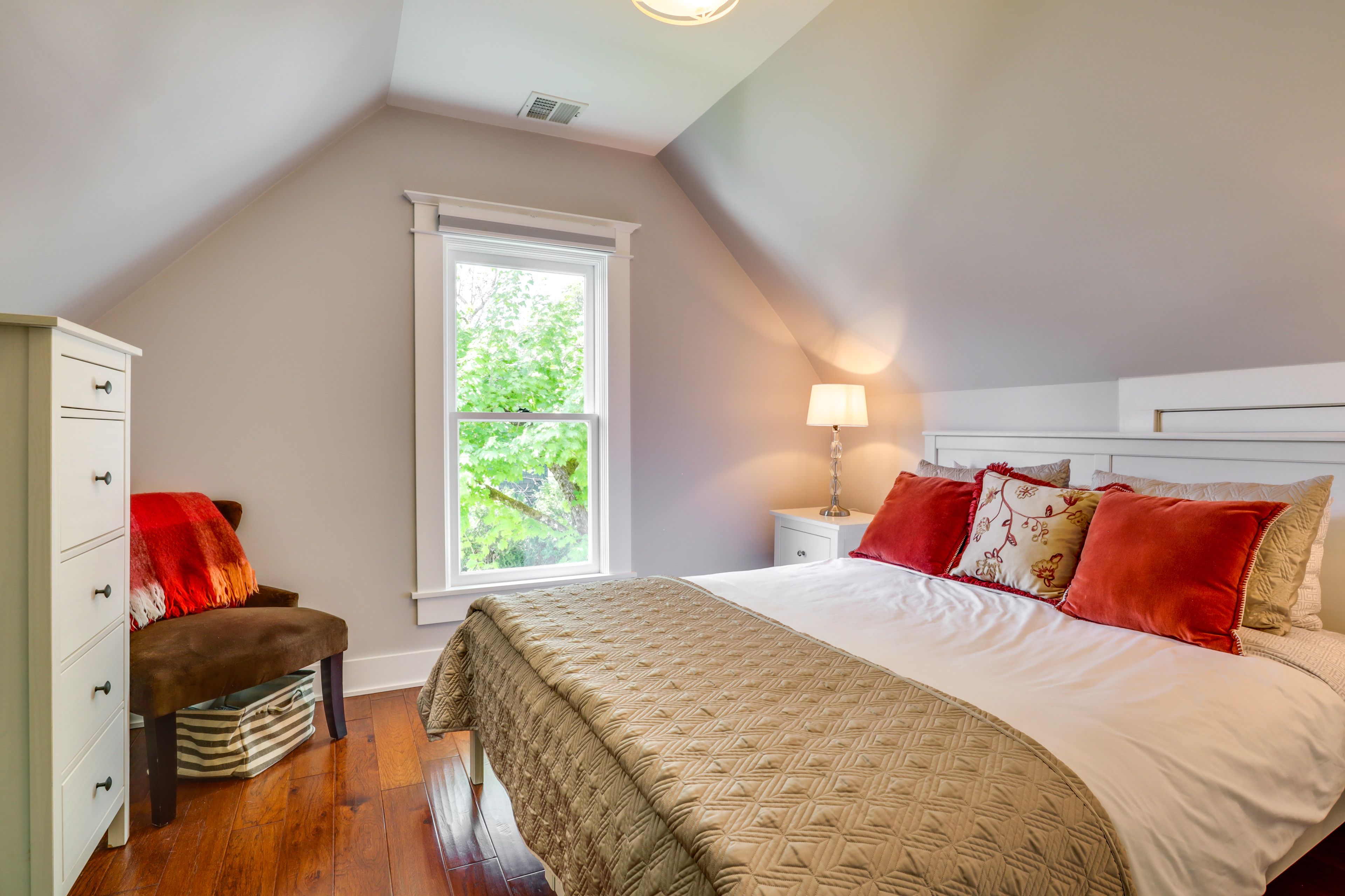 Bedroom 2 | Queen Bed