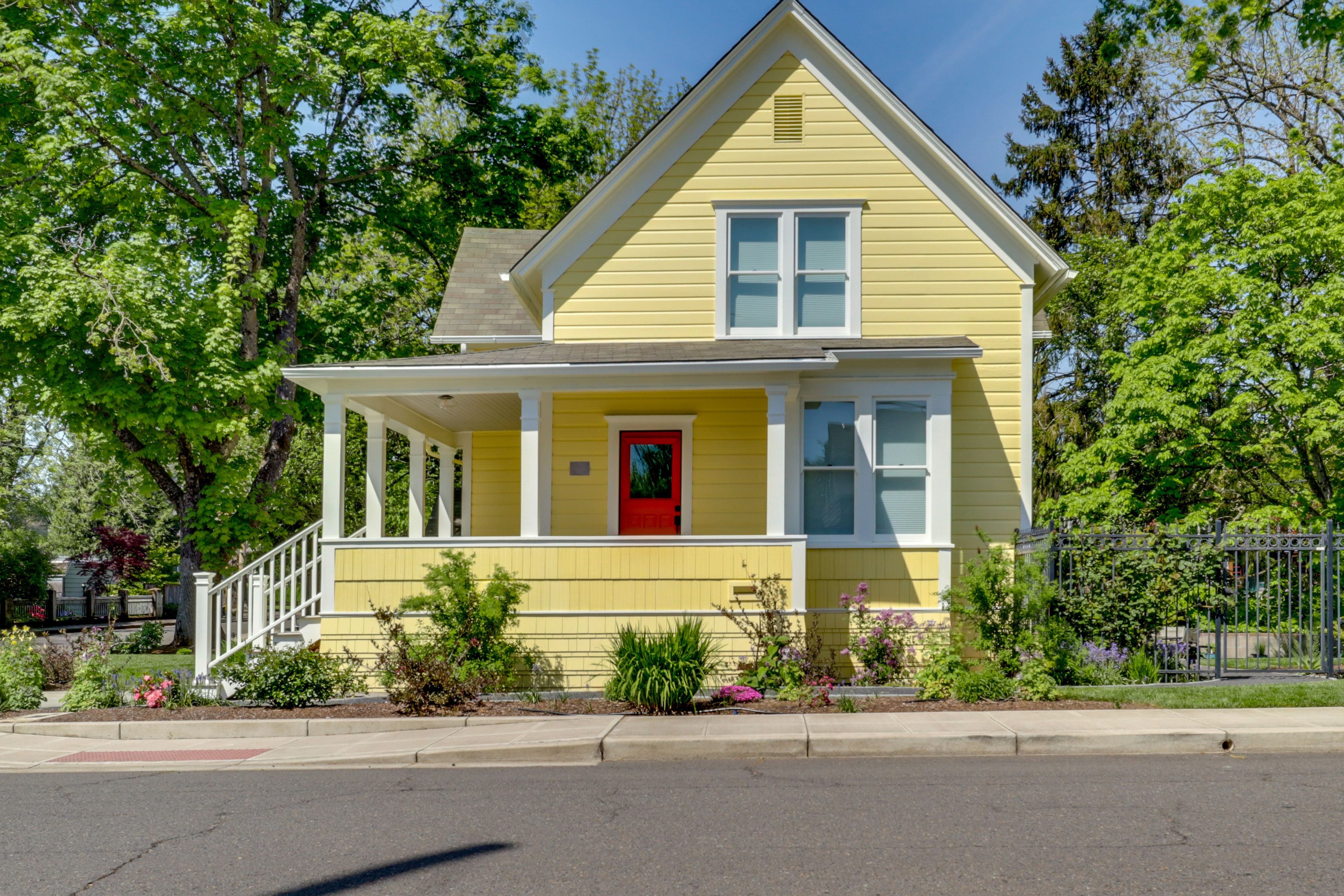 Salem Vacation Rental | 2BR | 2BA | 1,600 Sq Ft | Stairs Required