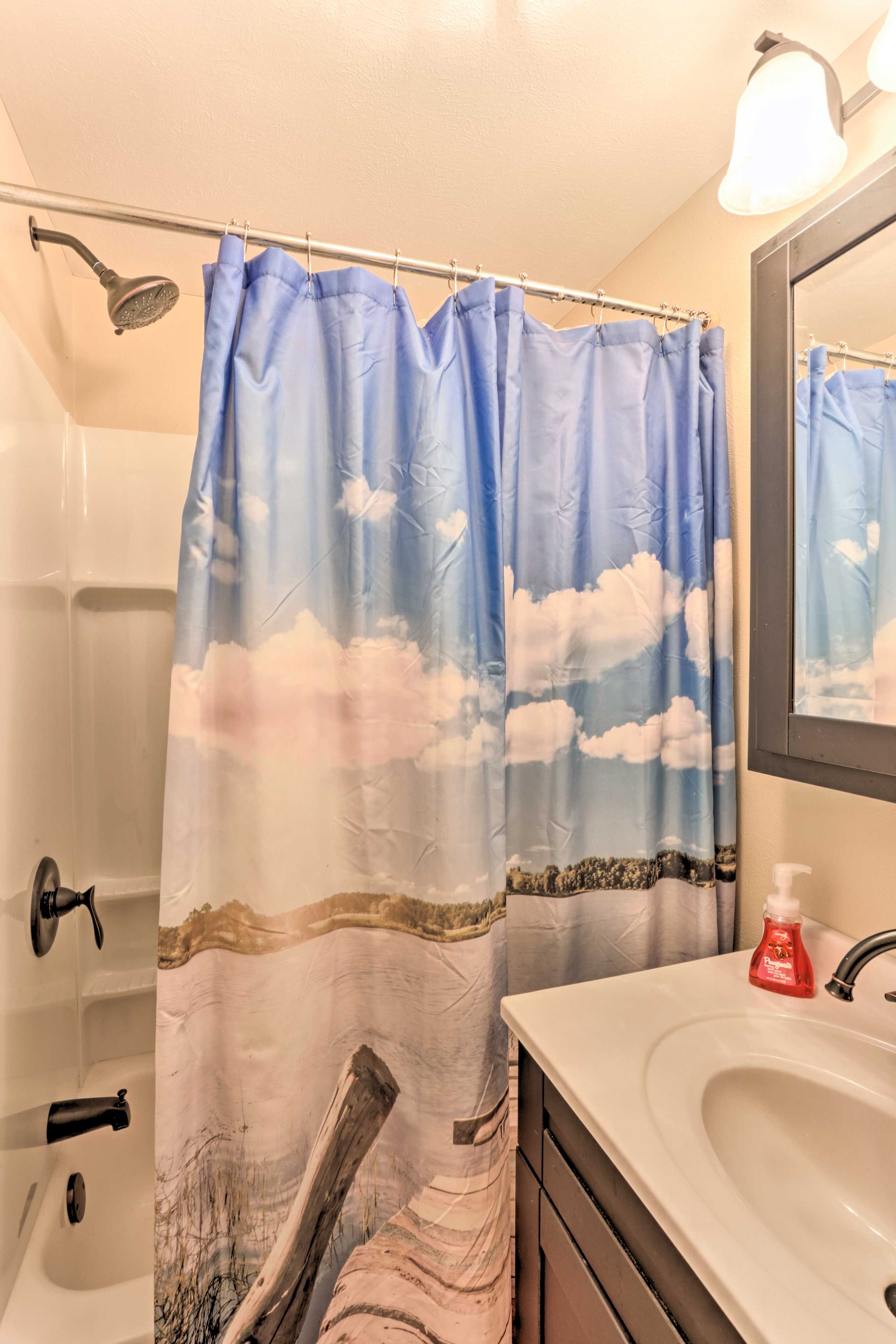 Bathroom | Shower/Tub Combo