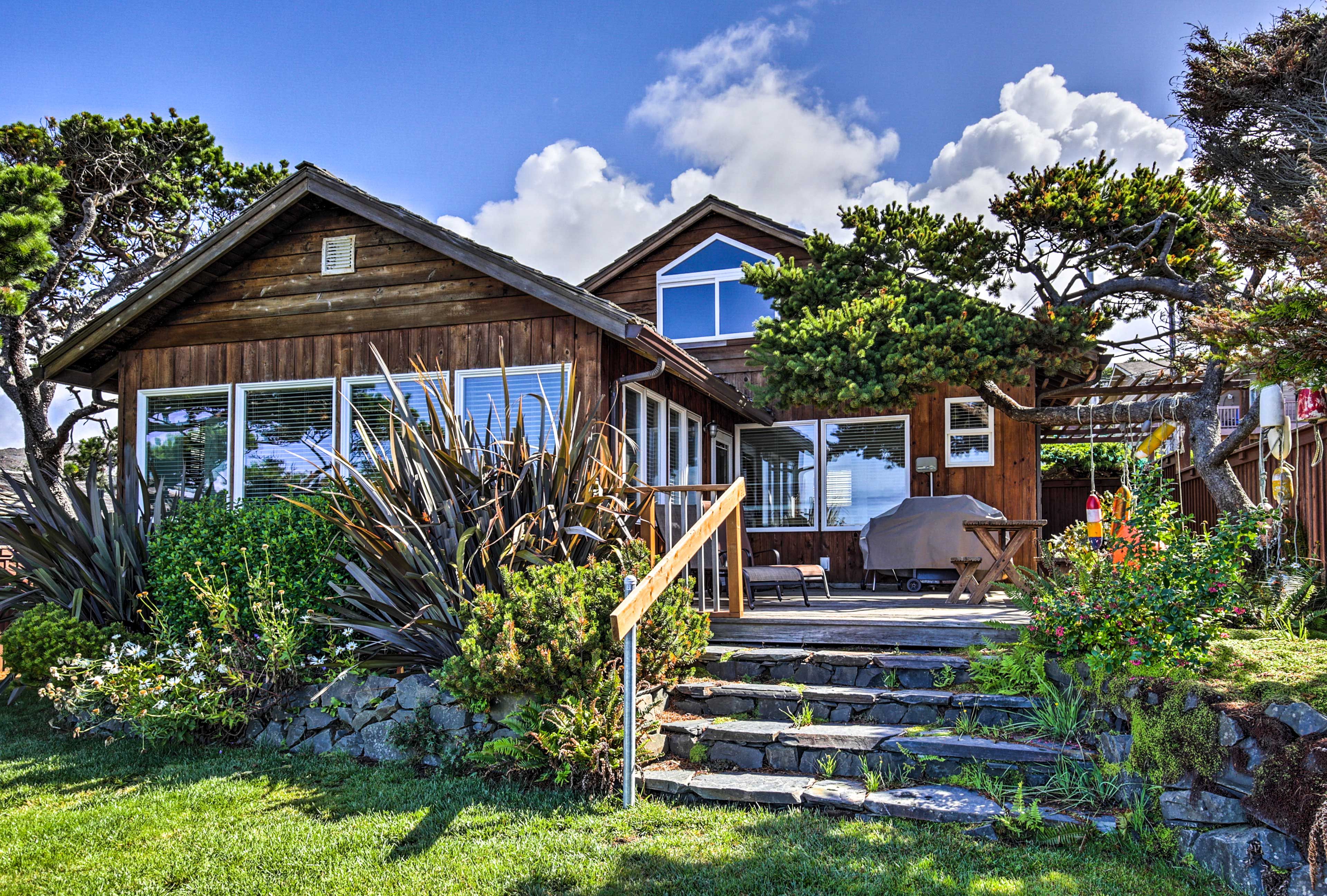 Arch Cape Vacation Rental Home | 3BR | 1BA | 1,600 Sq Ft | Stairs Required