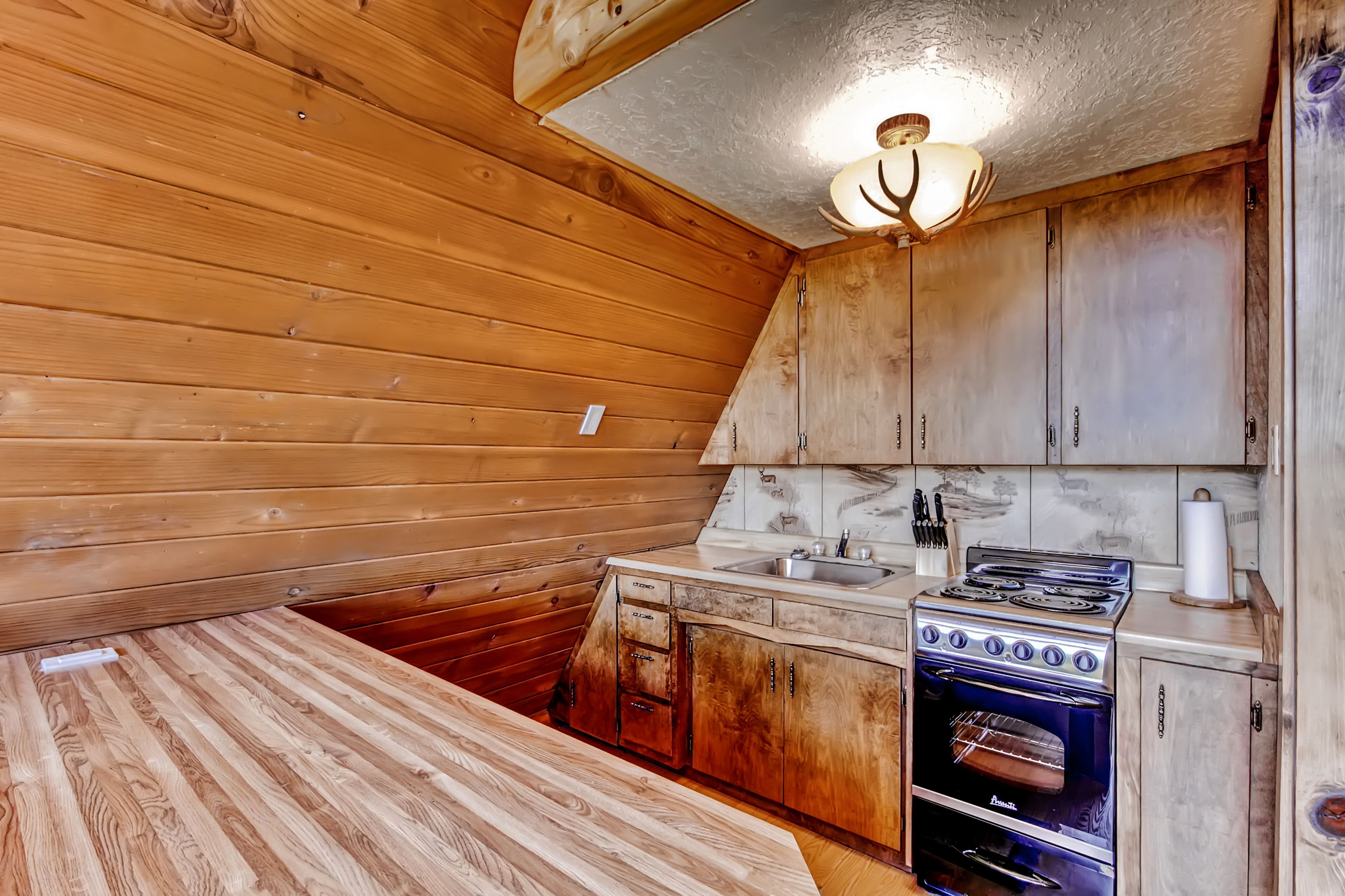 Kitchenette | Mini Fridge | Breakfast Bar