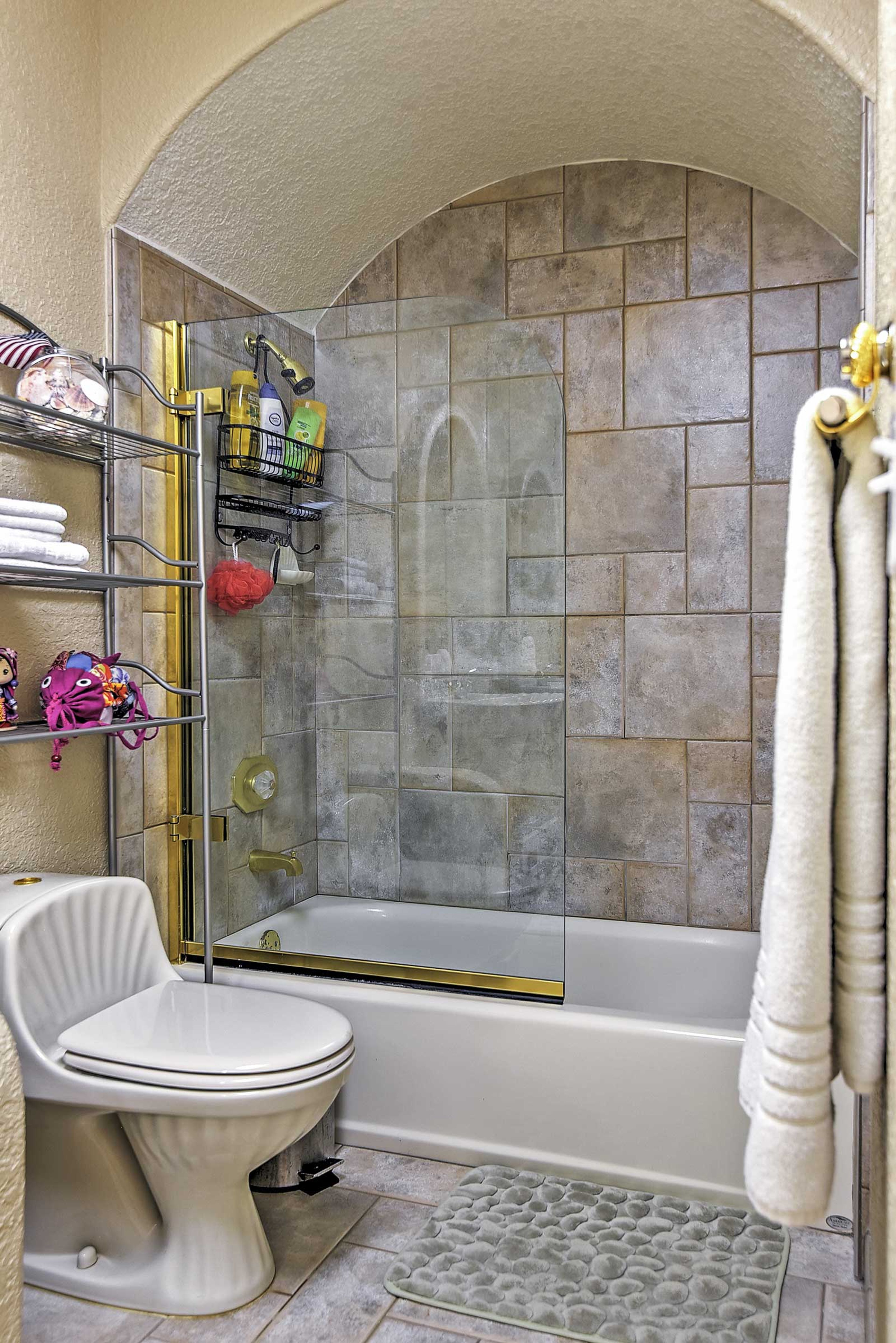 Bathroom | Complimentary Toiletries & Towels Provided