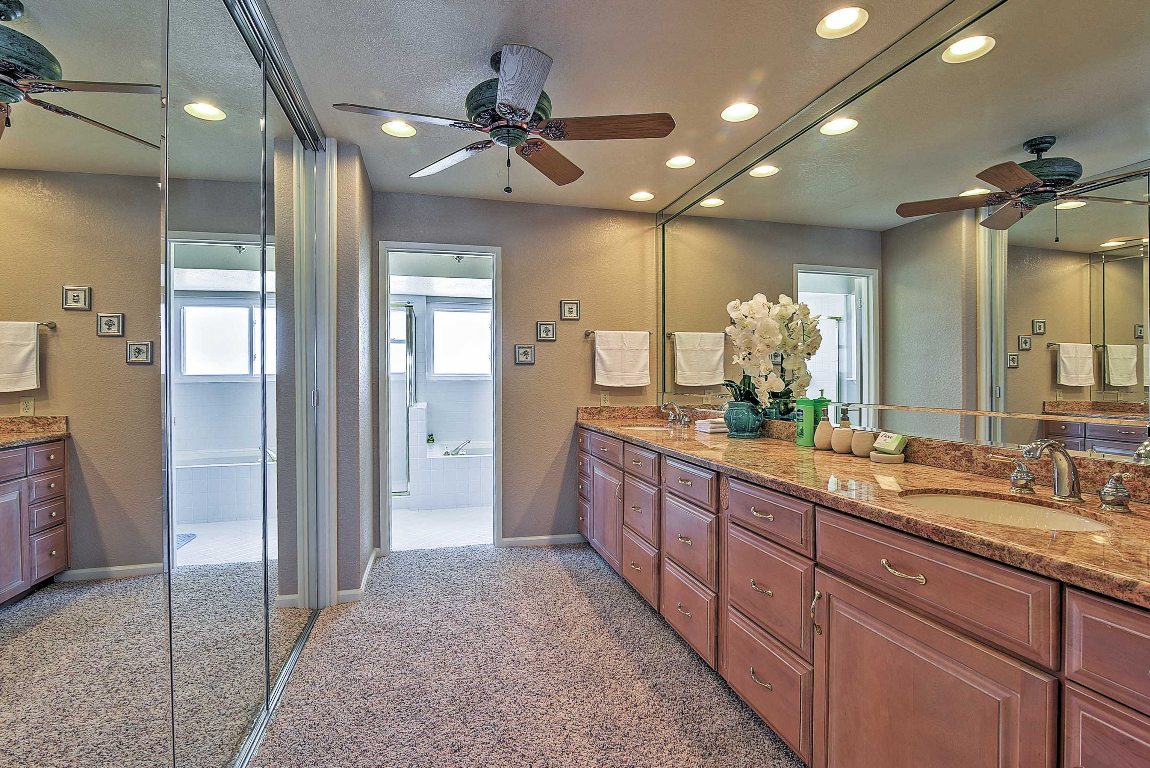 Full Bathroom | Towels Provided