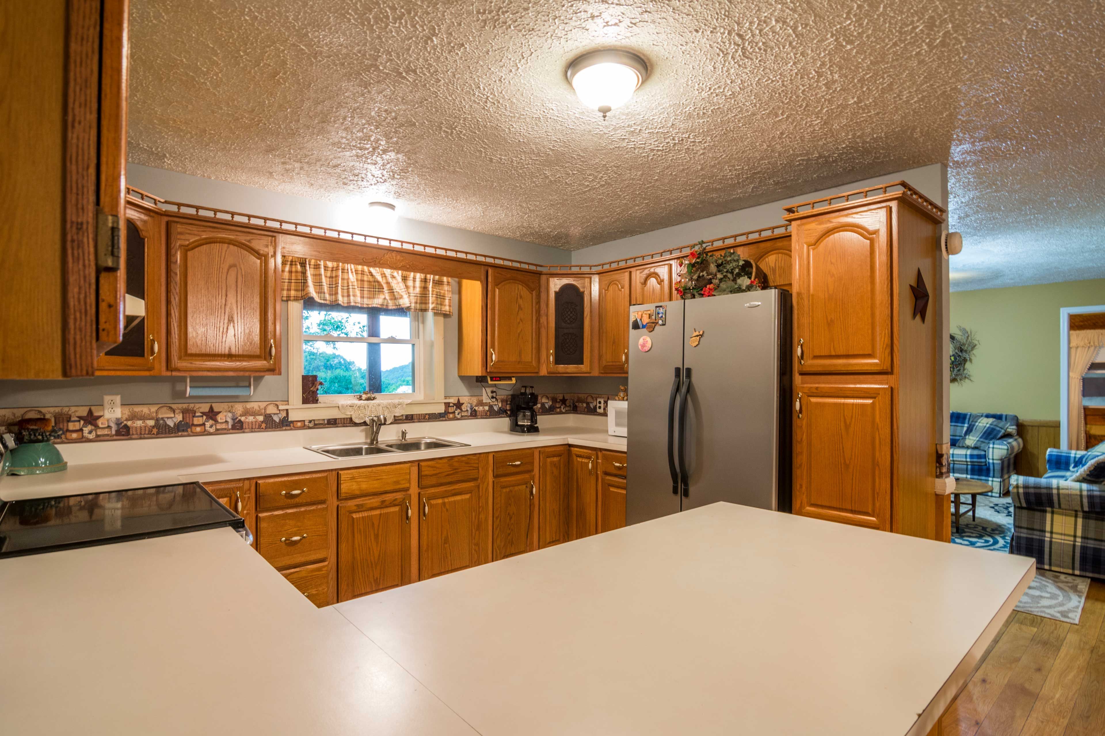 Fully Equipped Kitchen | Breakfast Bar