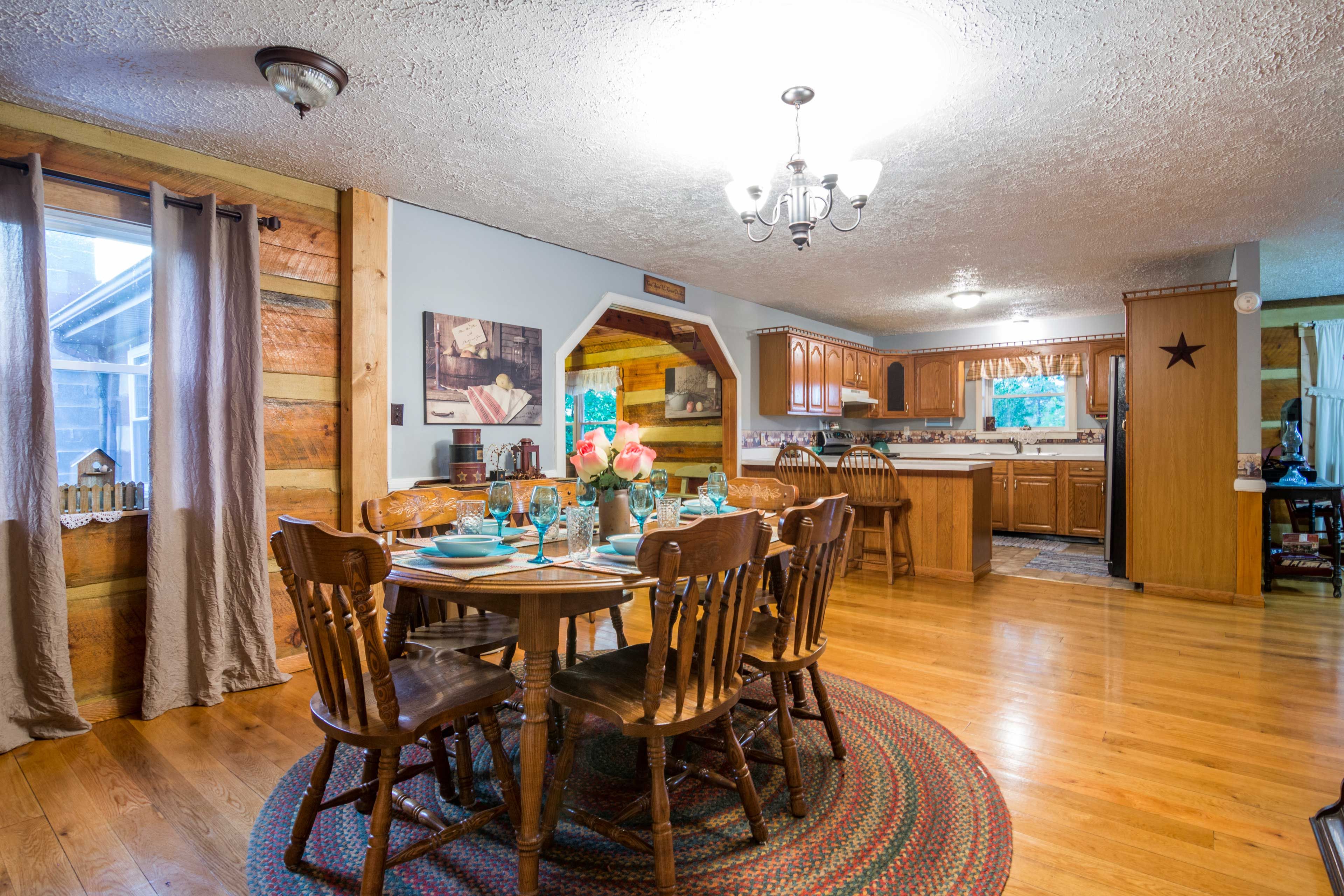 Dining Room | Seats 6