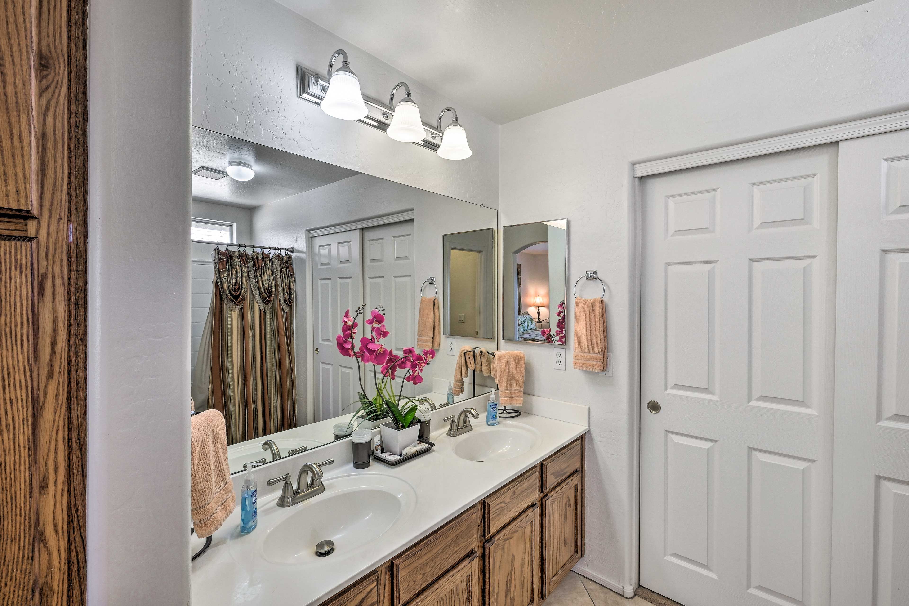 En-Suite Bathroom | Towels Provided