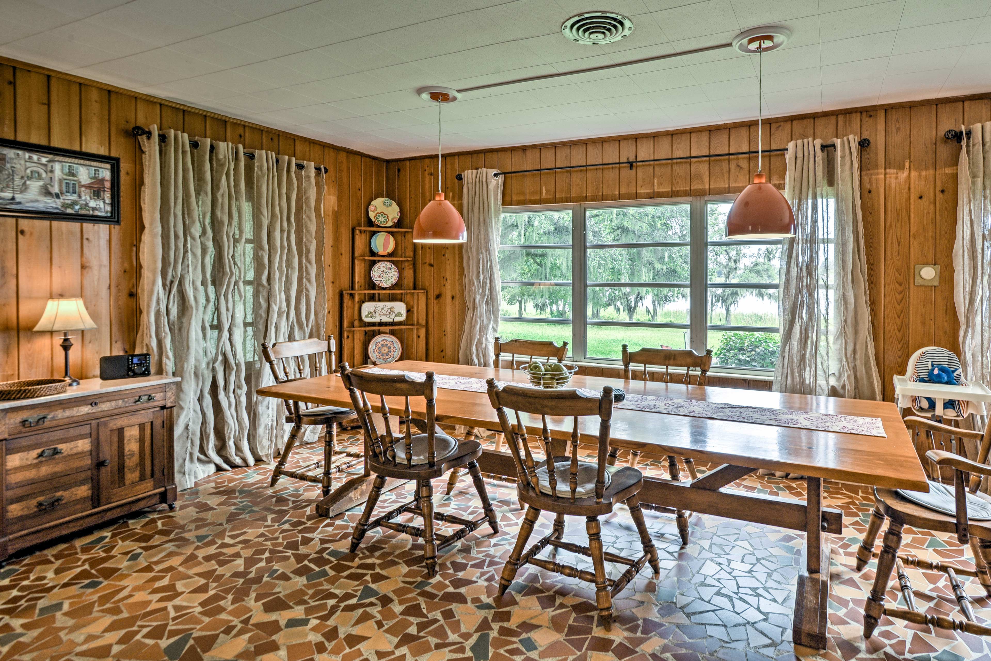 Formal Dining Room | Dishware/Flatware Provided | Digital Radio