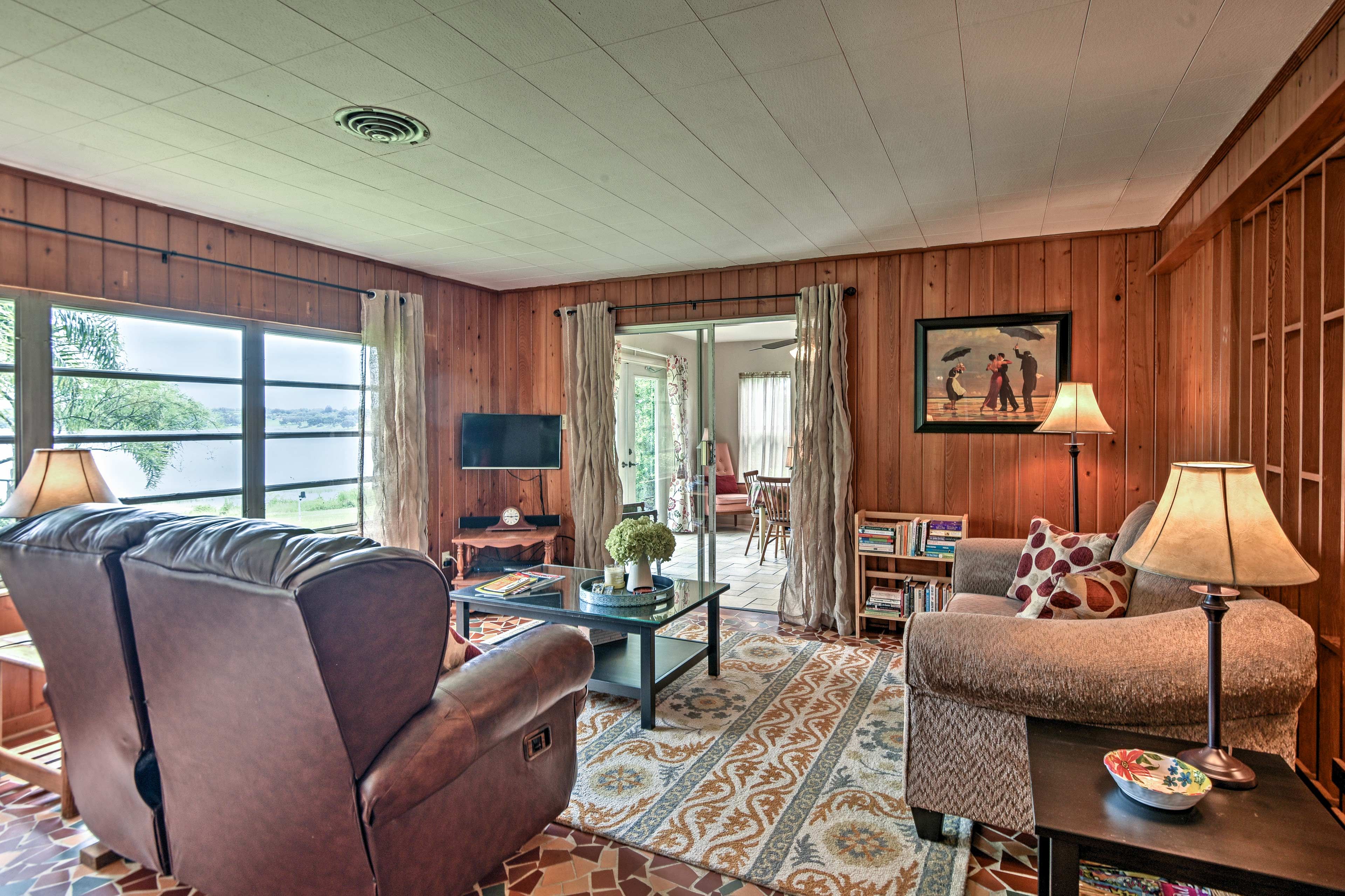 Living Room | 1st Floor | Smart TV | DVD Player
