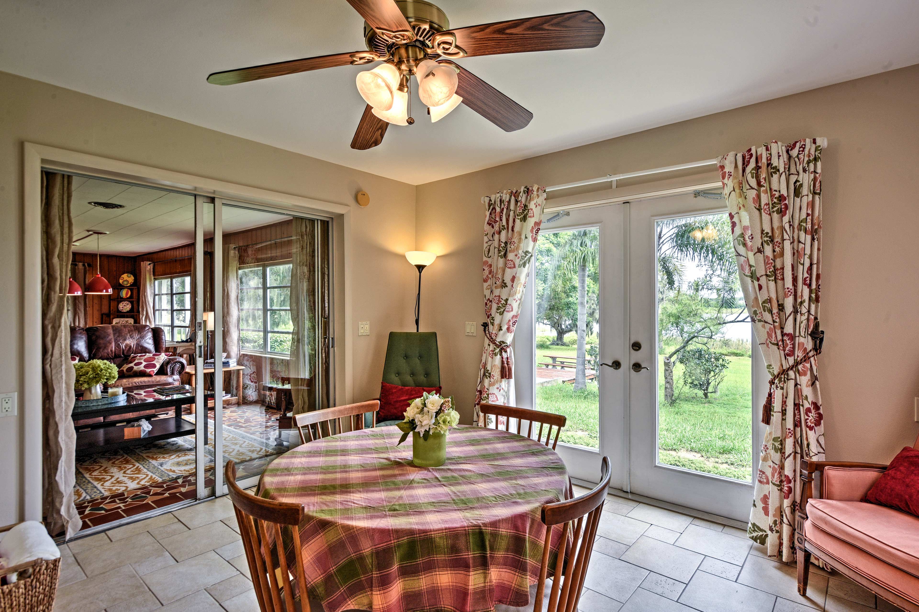 Dining Area | Air Conditioning/Central Heating