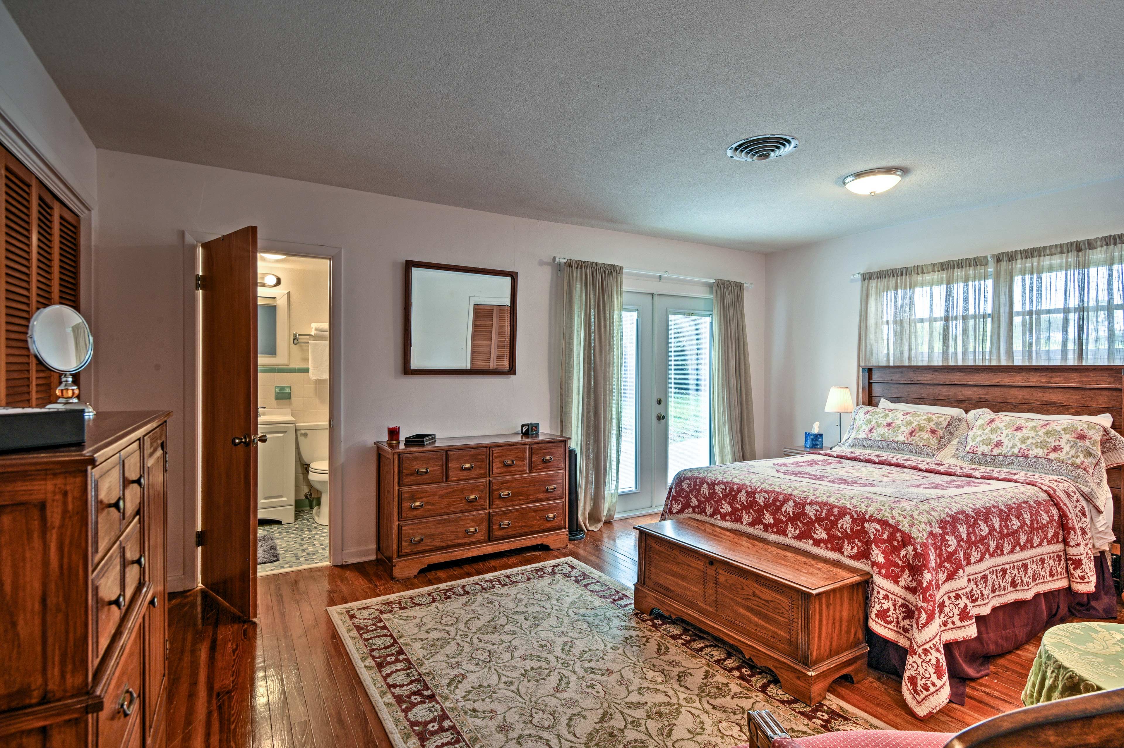 Master Bedroom | Linens Provided