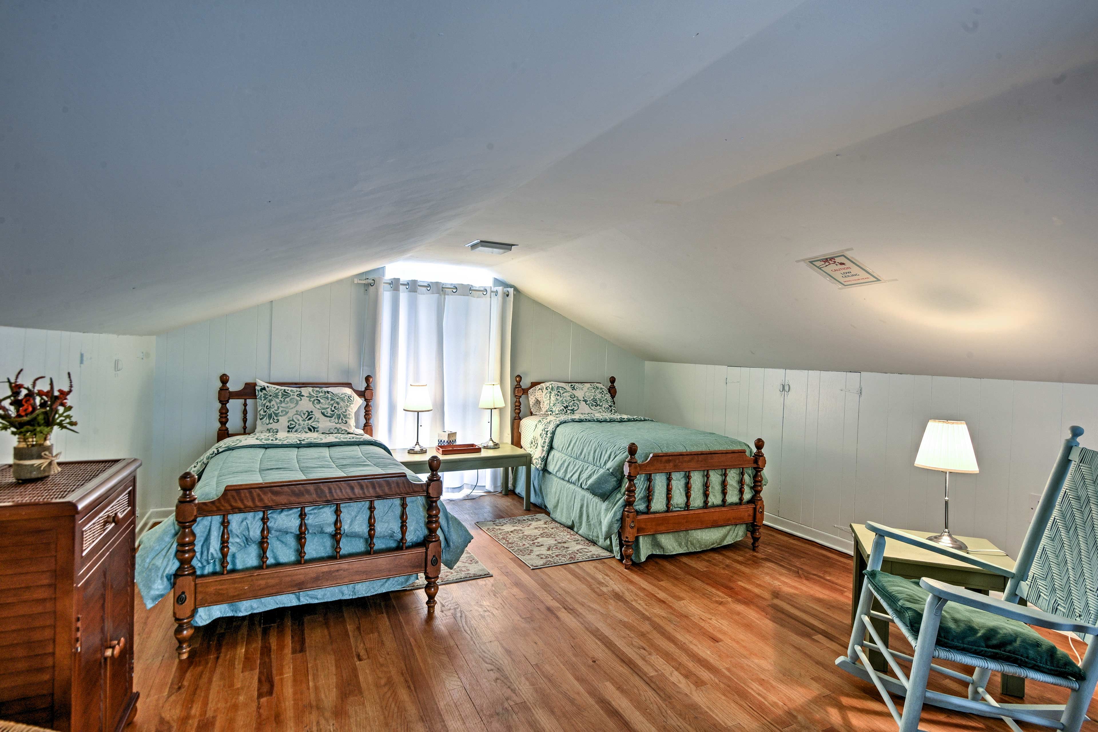 Loft | 2nd Floor | 2 Twin Beds