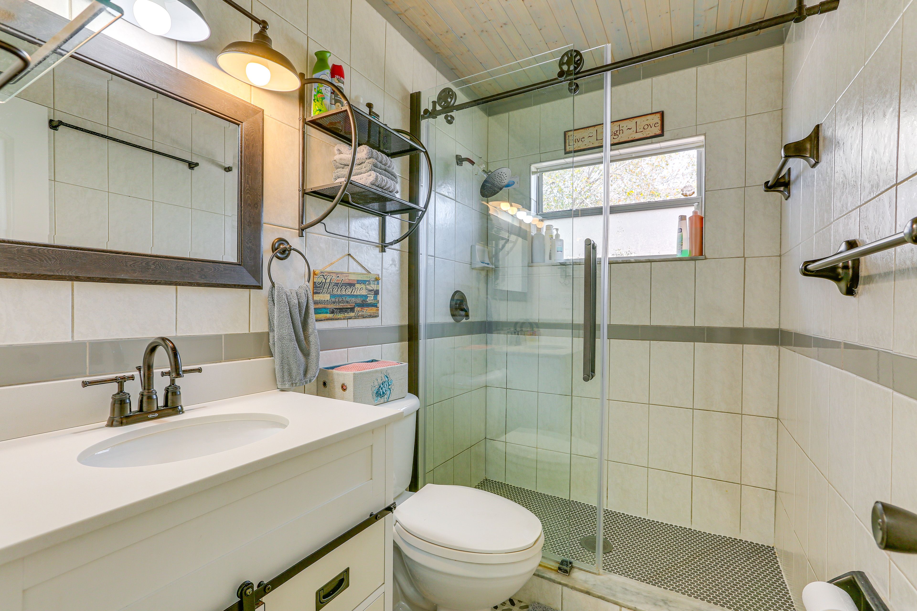Bathroom | Towels Provided