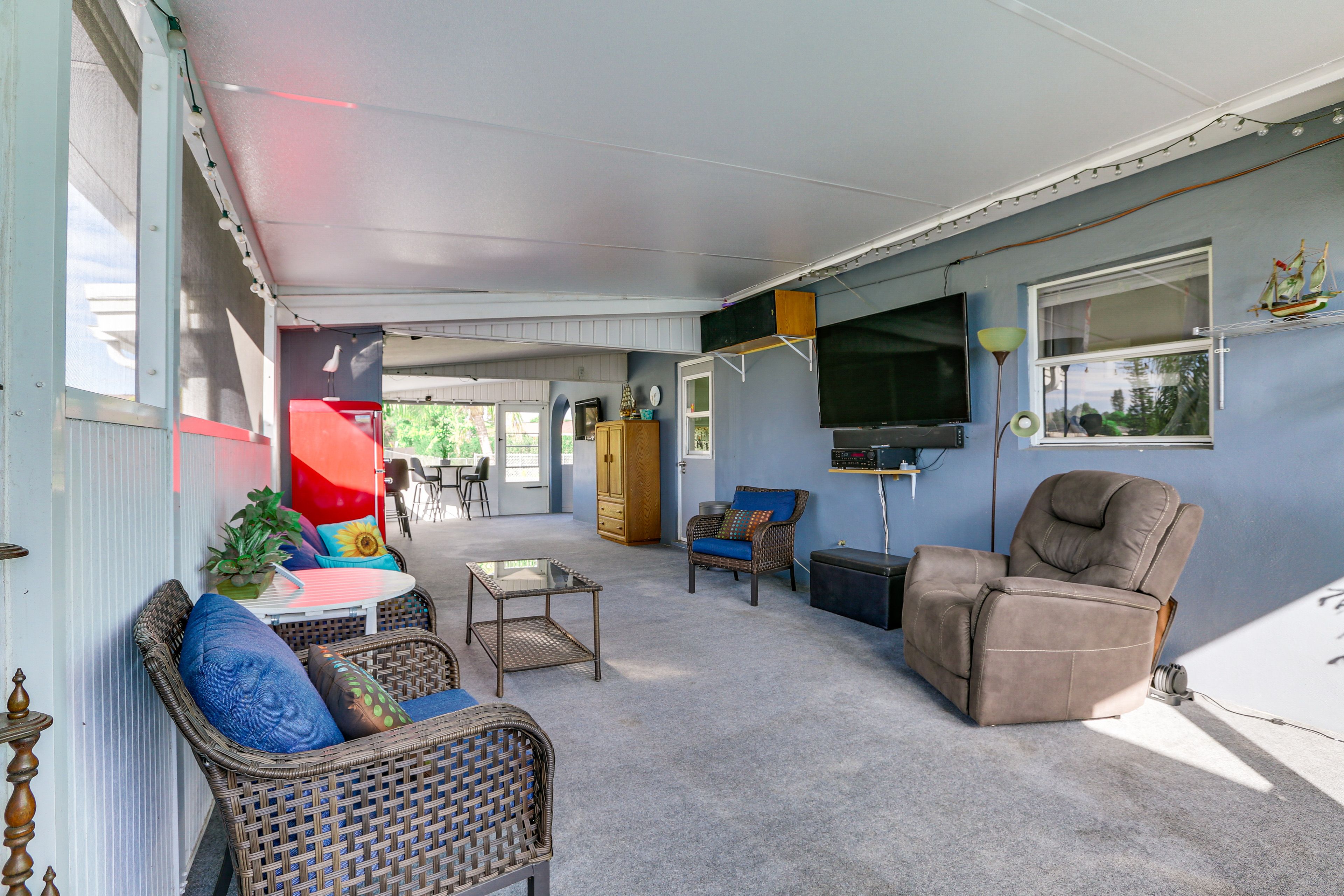 Screened Porch | Single-Story Home