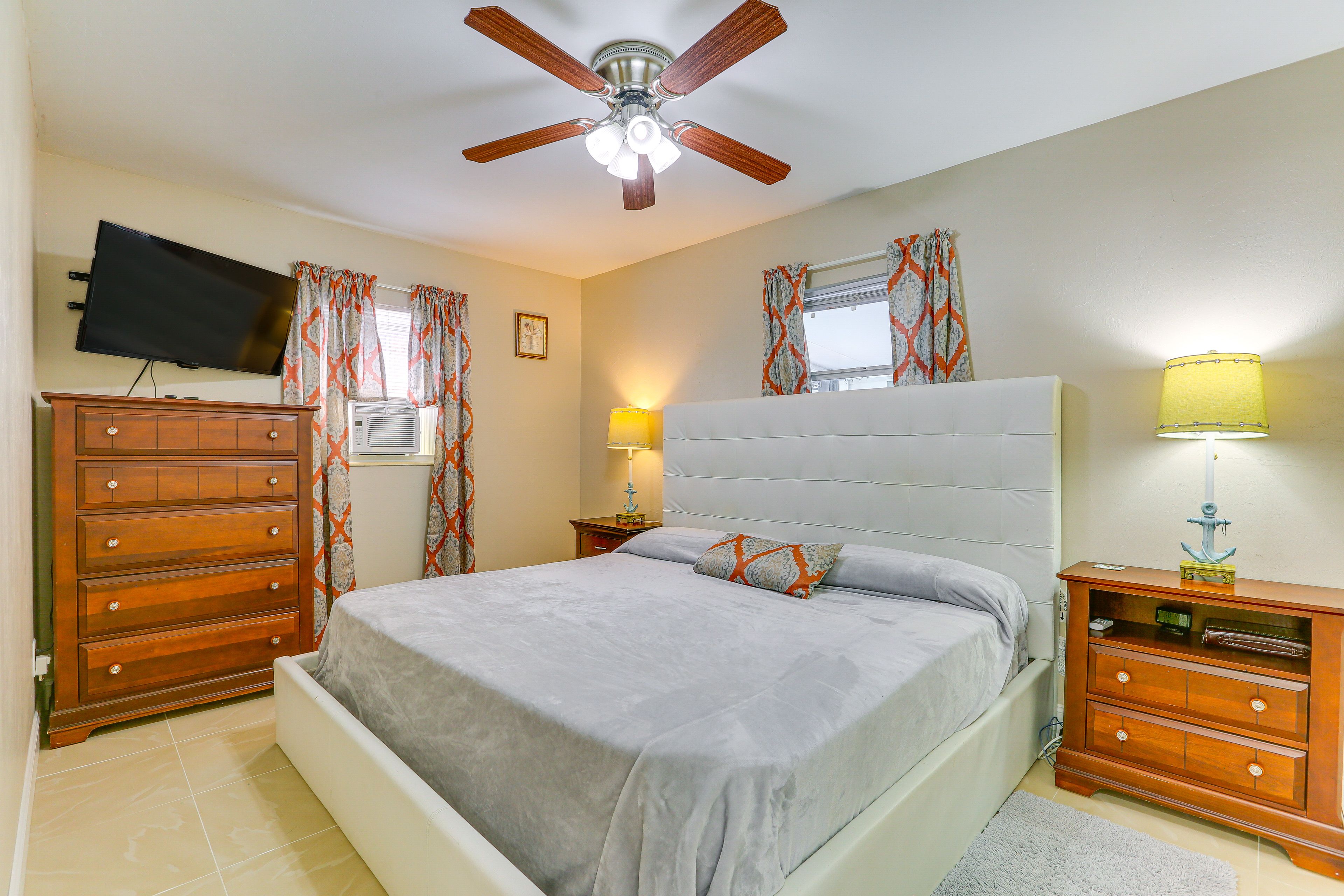 Bedroom 1 | King Bed | Linens Provided
