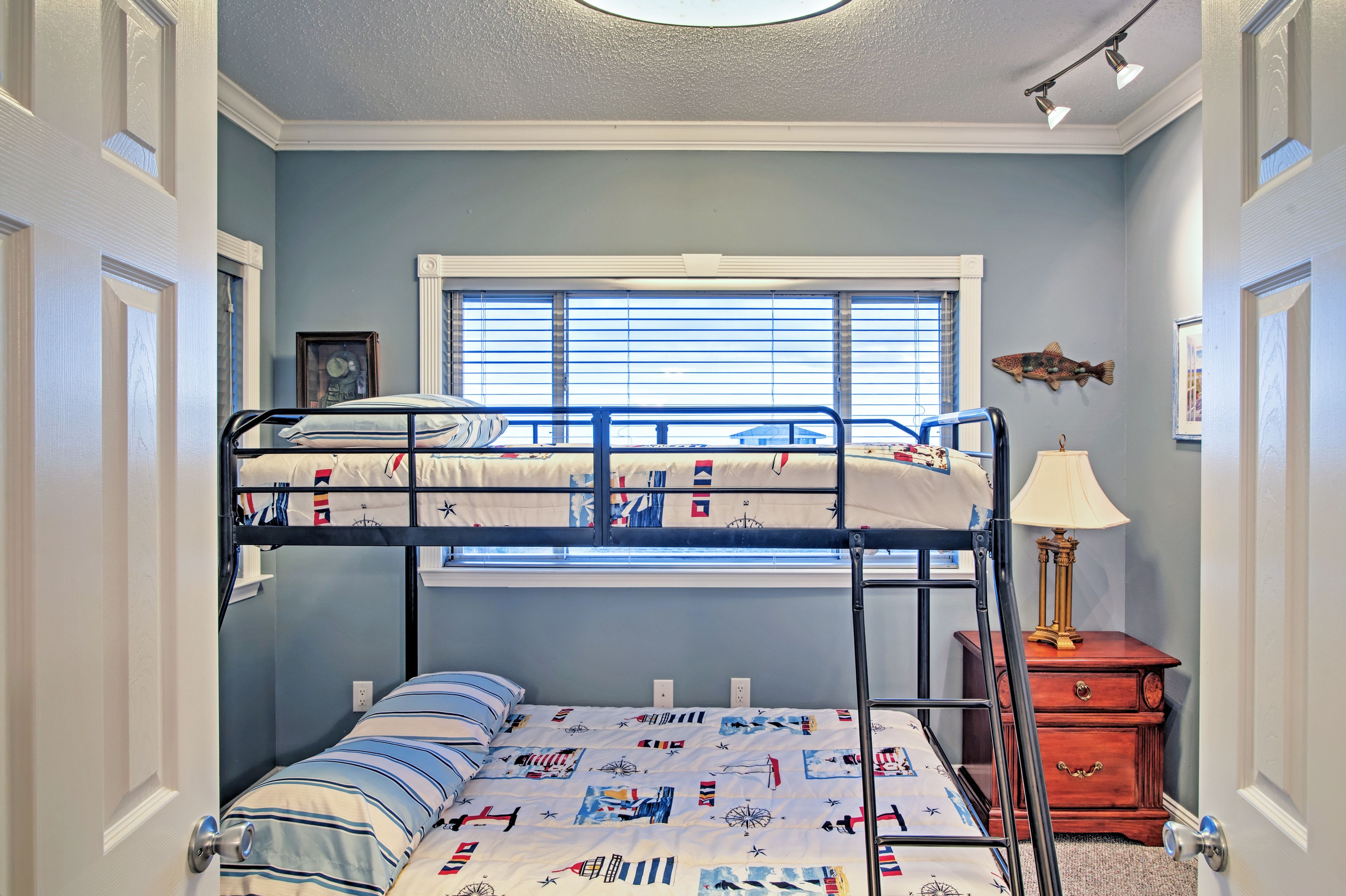 Bedroom 2 | Twin/Full Bunk Bed | Linens Provided