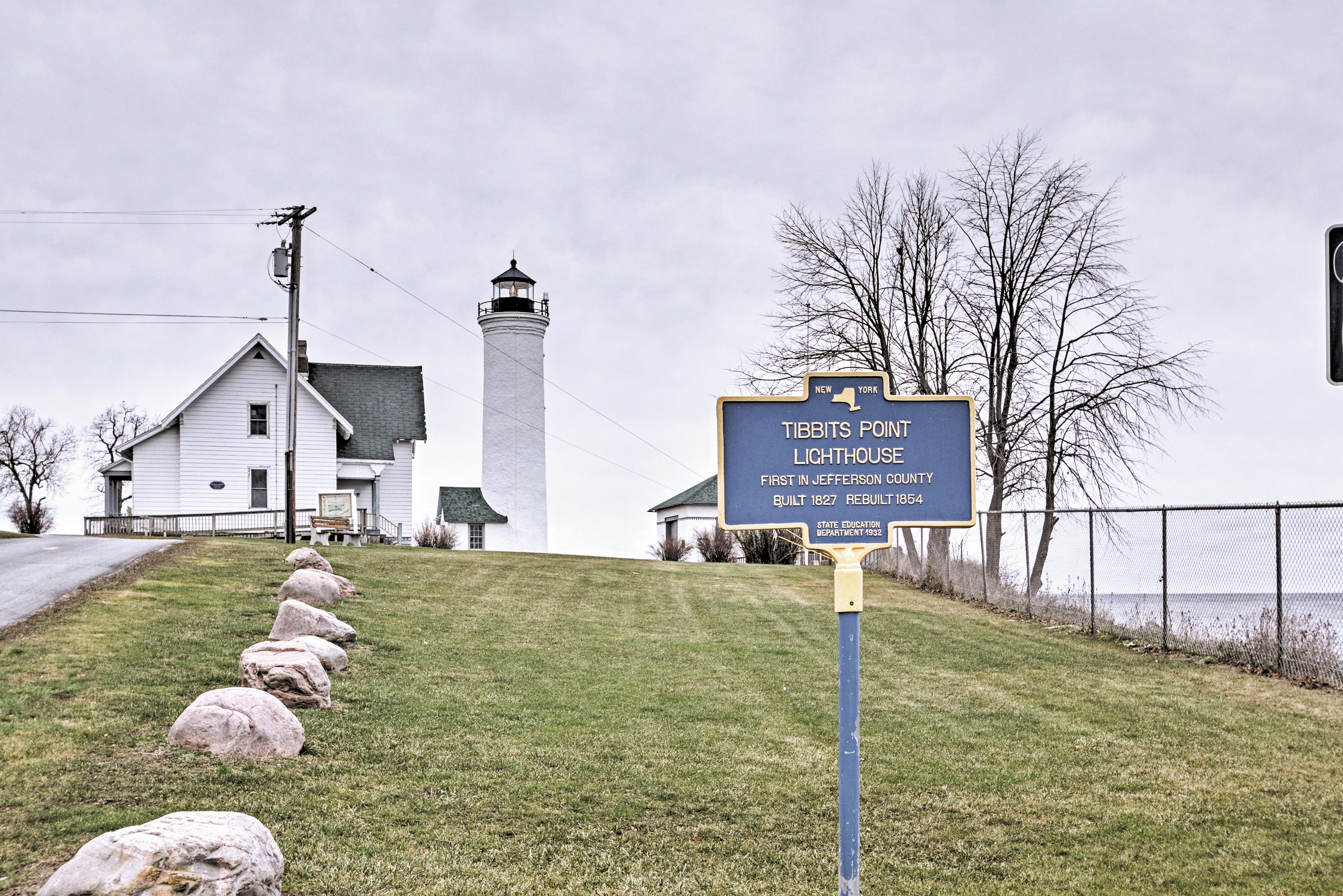 1 Mi to Tibbits Point Lighthouse