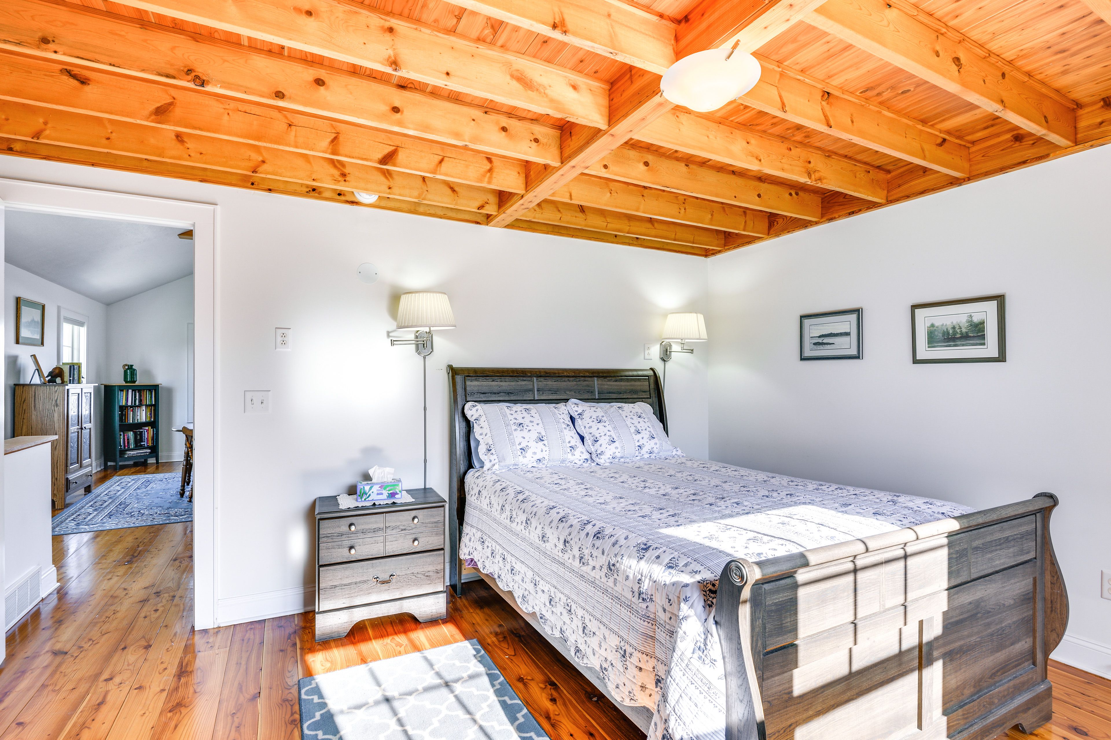 Bedroom | Queen Bed | Linens Provided | 1st Floor