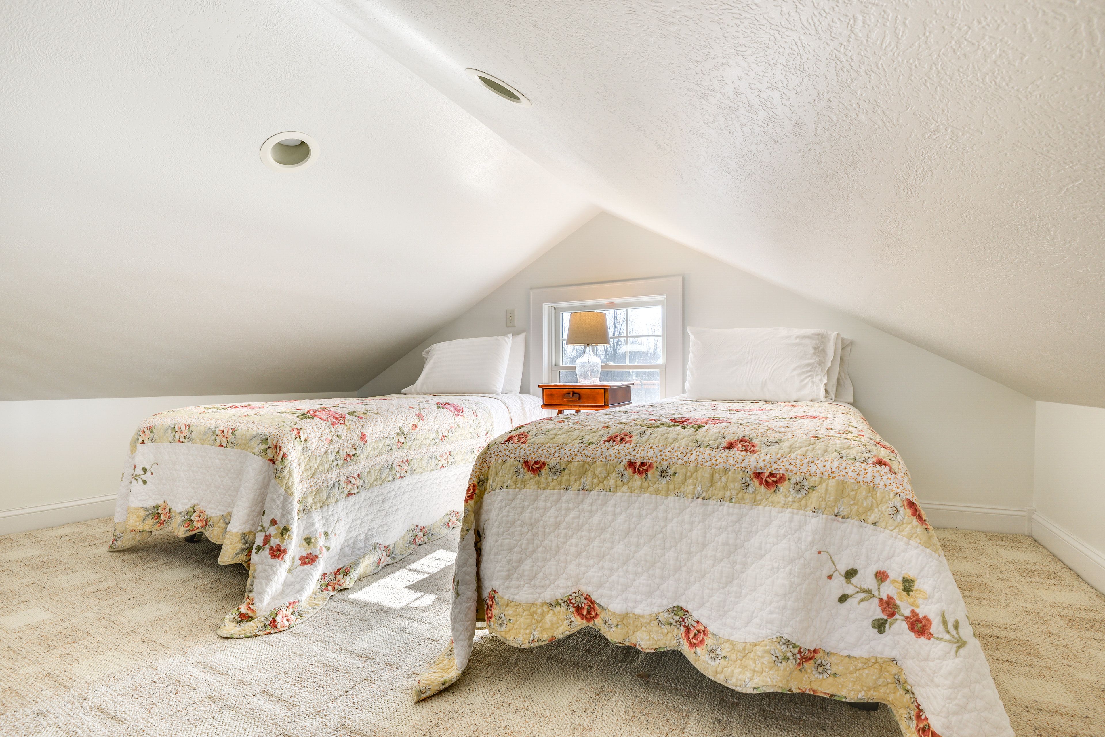 Loft | 2 Twin Beds | 2nd Floor