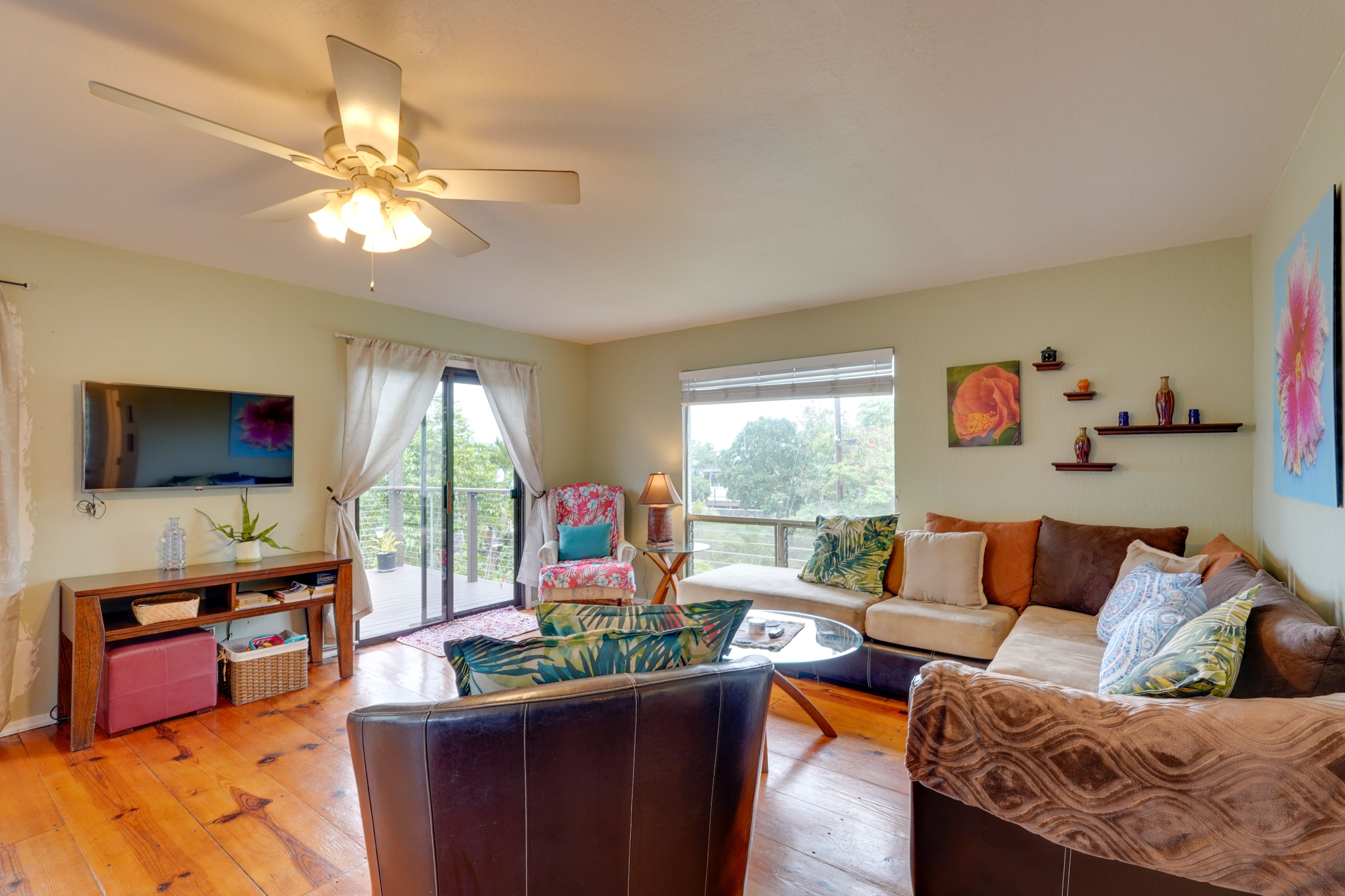 Living Room | TV | Deck Access
