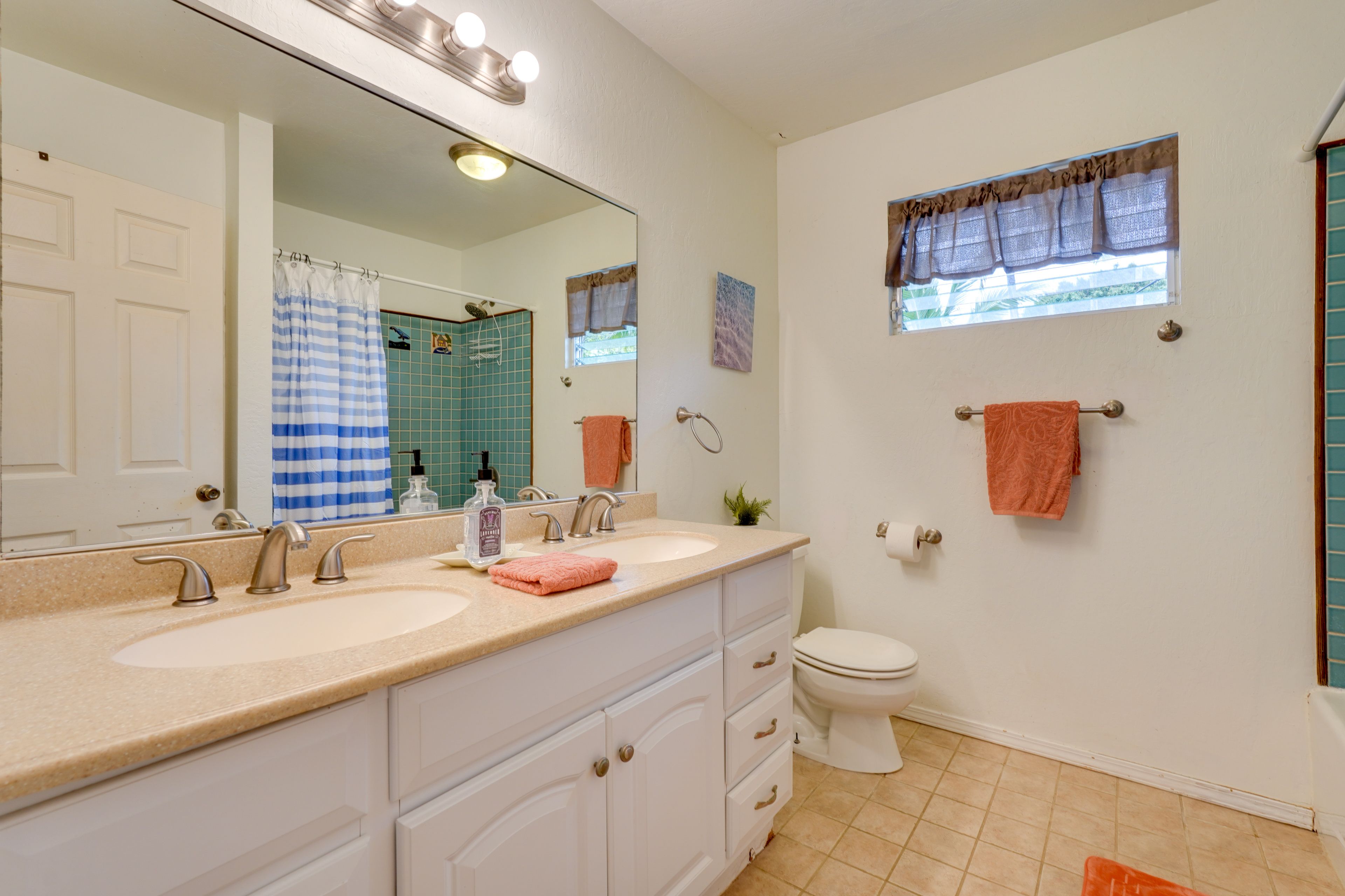 Full Bathroom | Towels & Linens Provided
