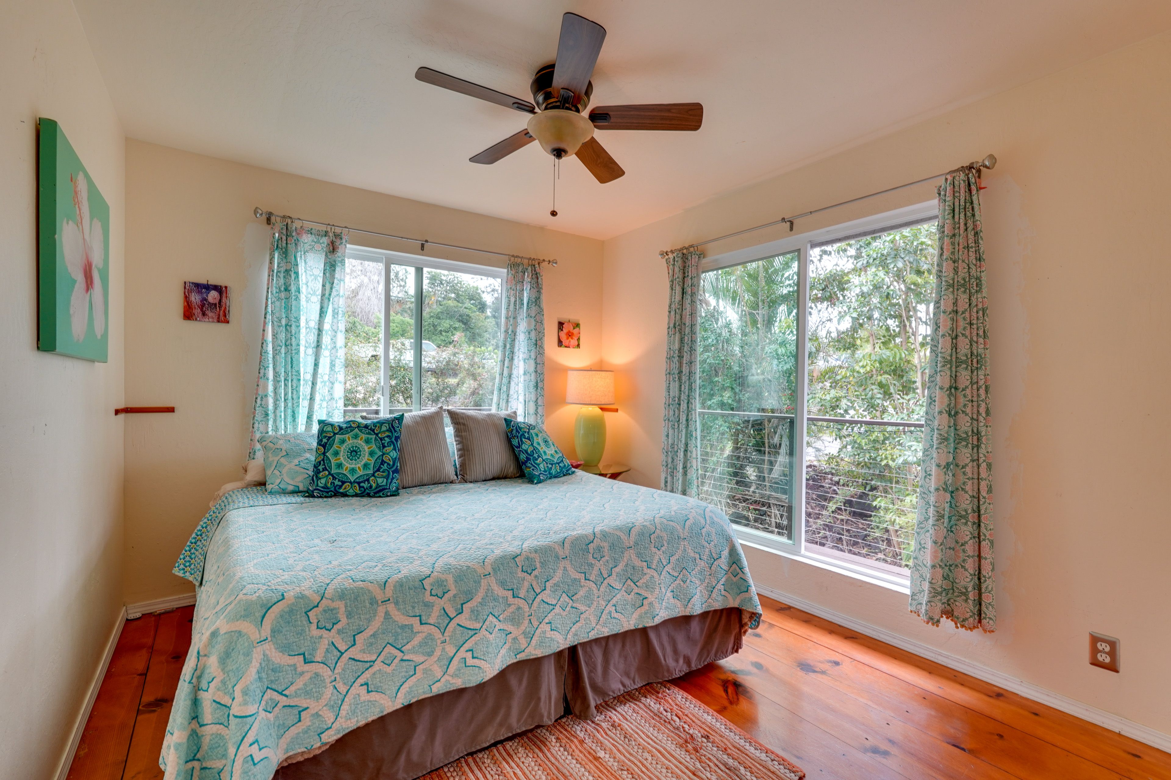 Bedroom 1 | Queen Bed