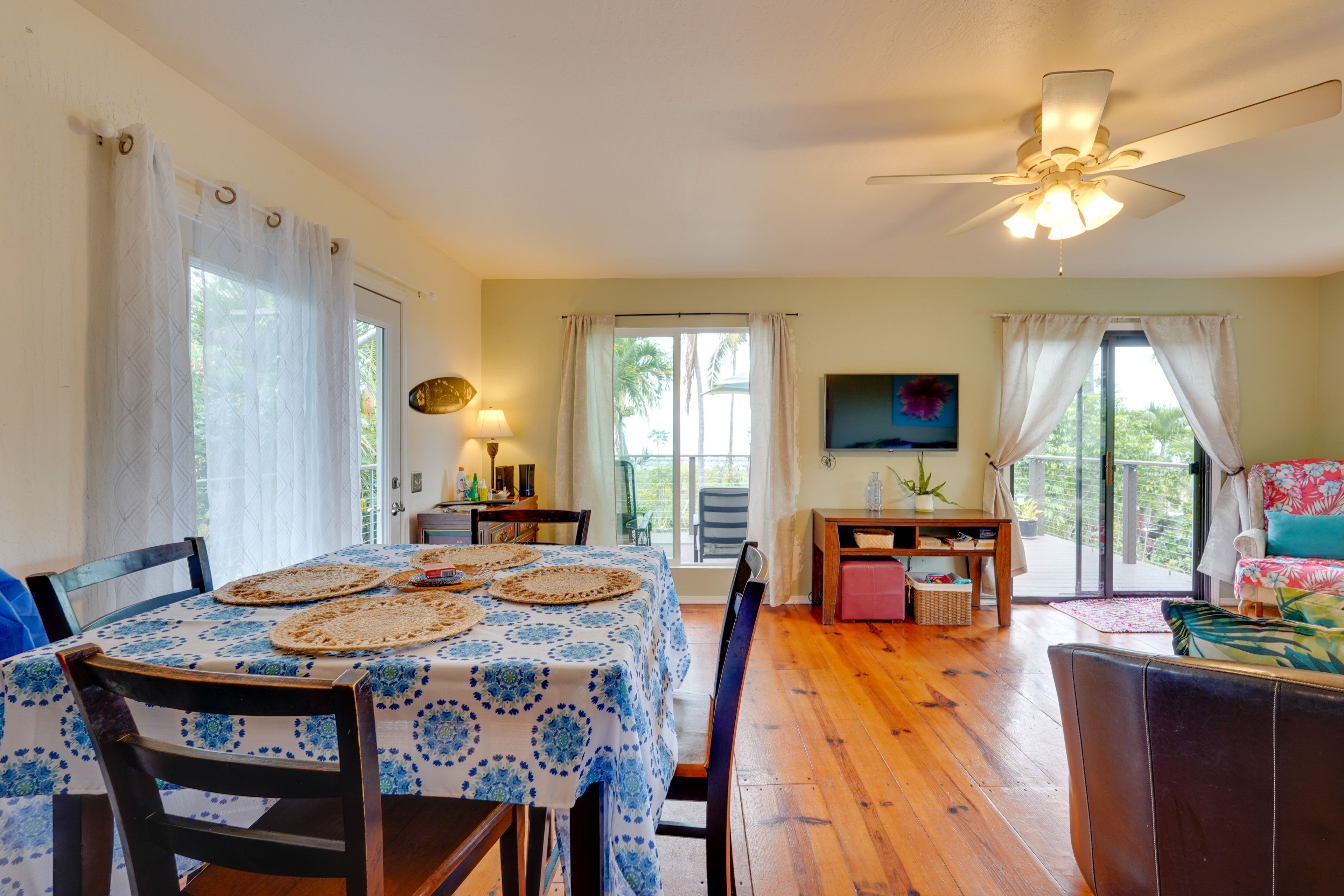 Dining Area | Dishes & Flatware Provided