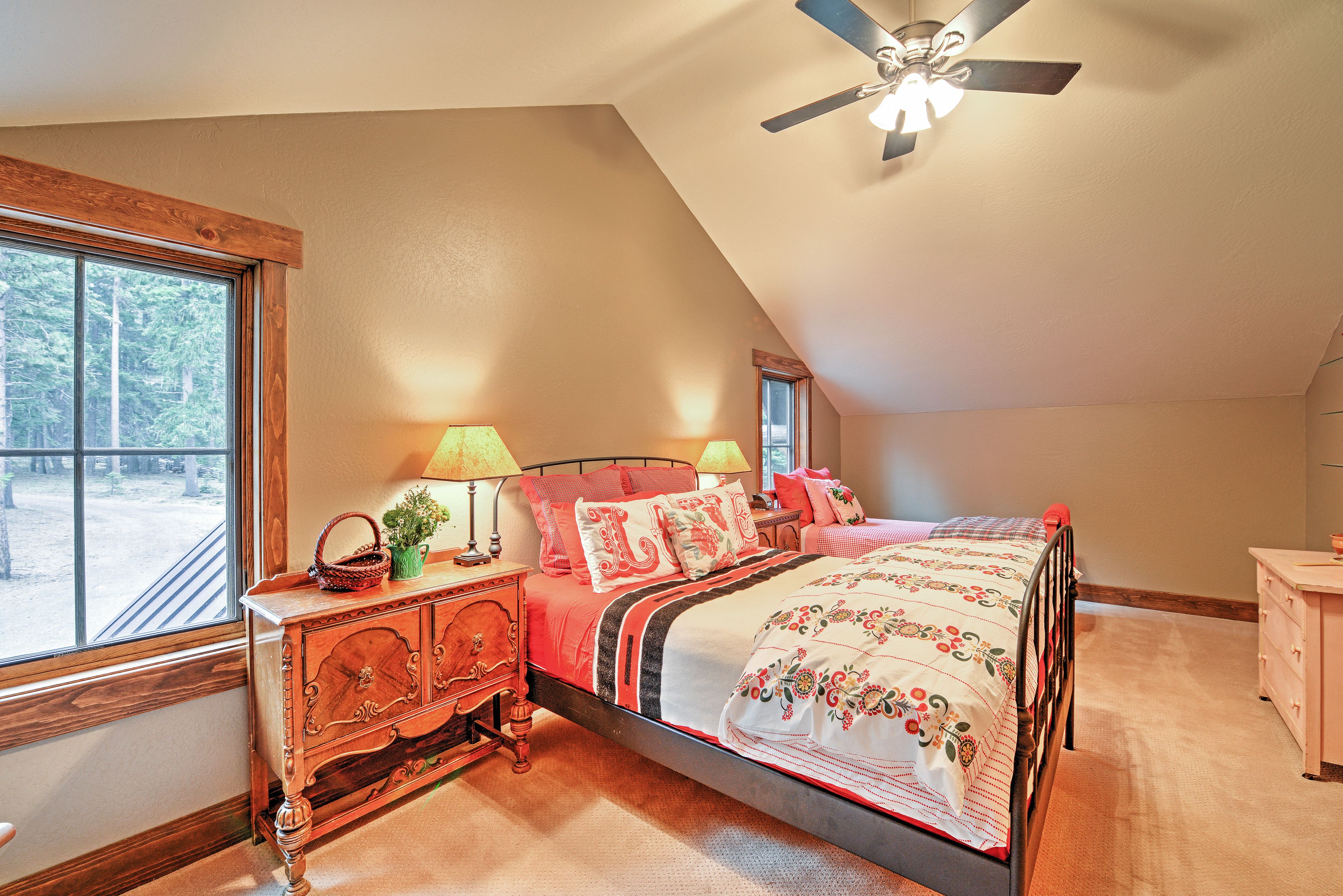 Bedroom 3 | Queen Bed | Twin Bed