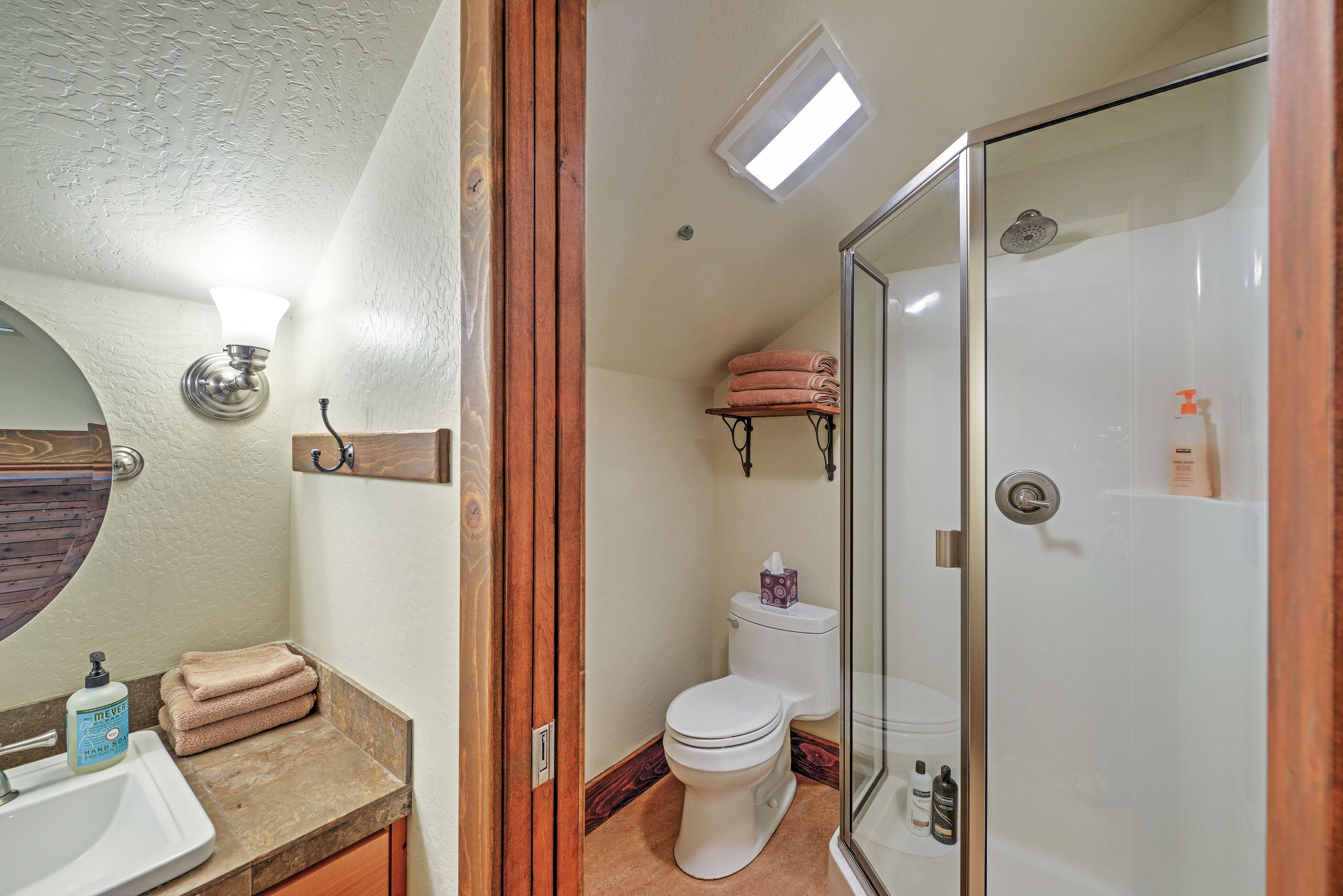 Full Bathroom | Walk-In Shower | Towels Provided