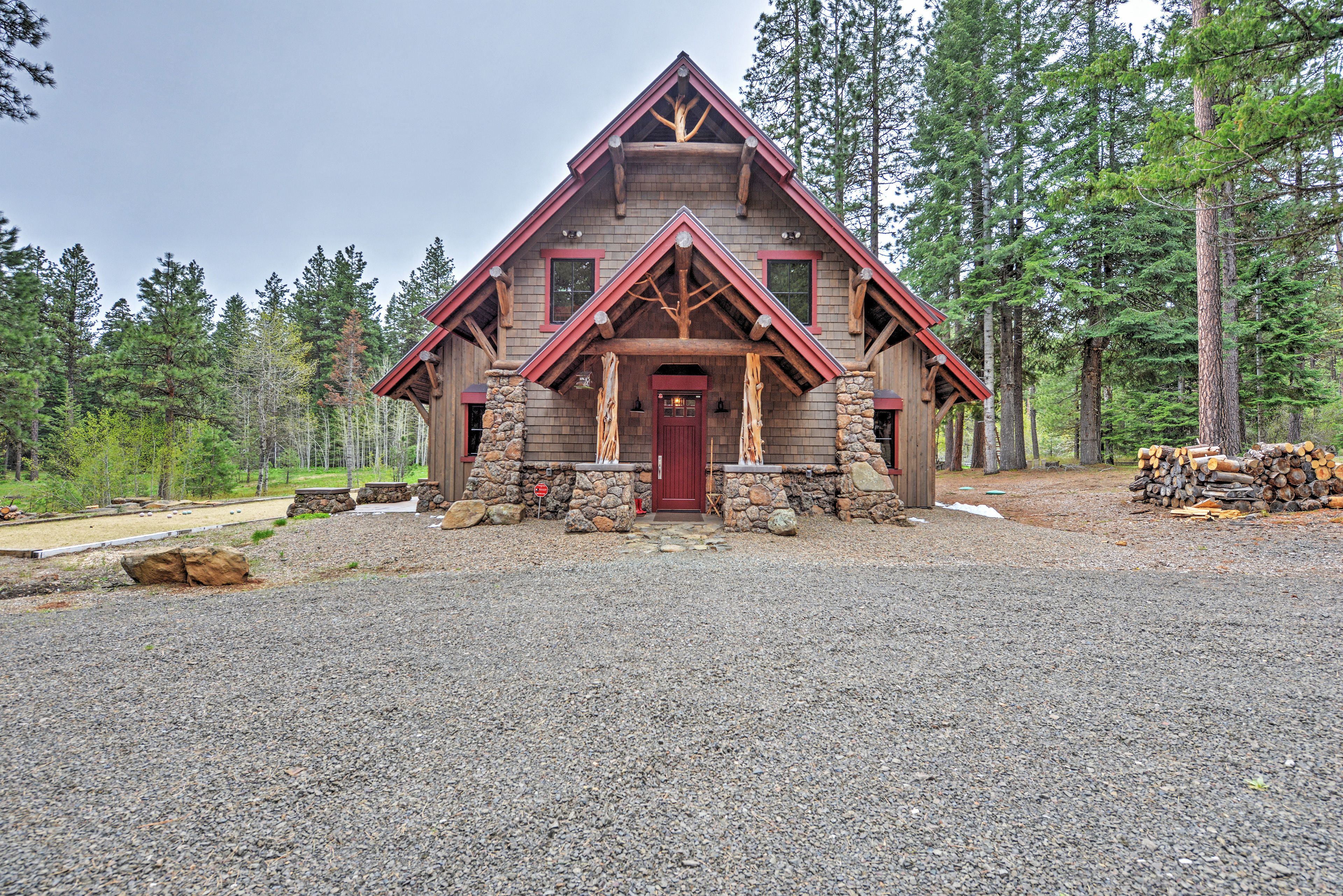 Exterior | Off-Street Parking | Gravel Driveway