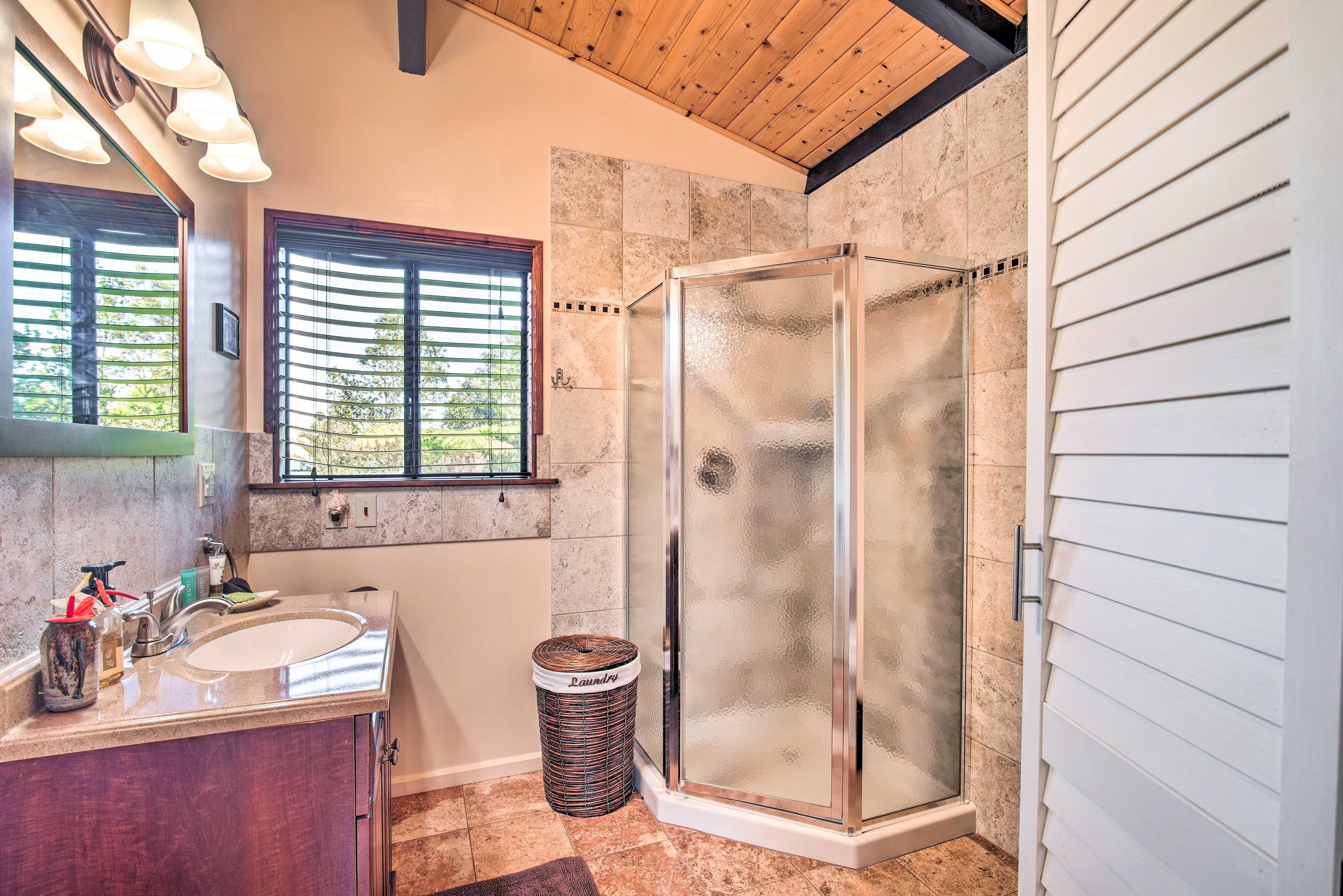 Full Bathroom | Complimentary Toiletries