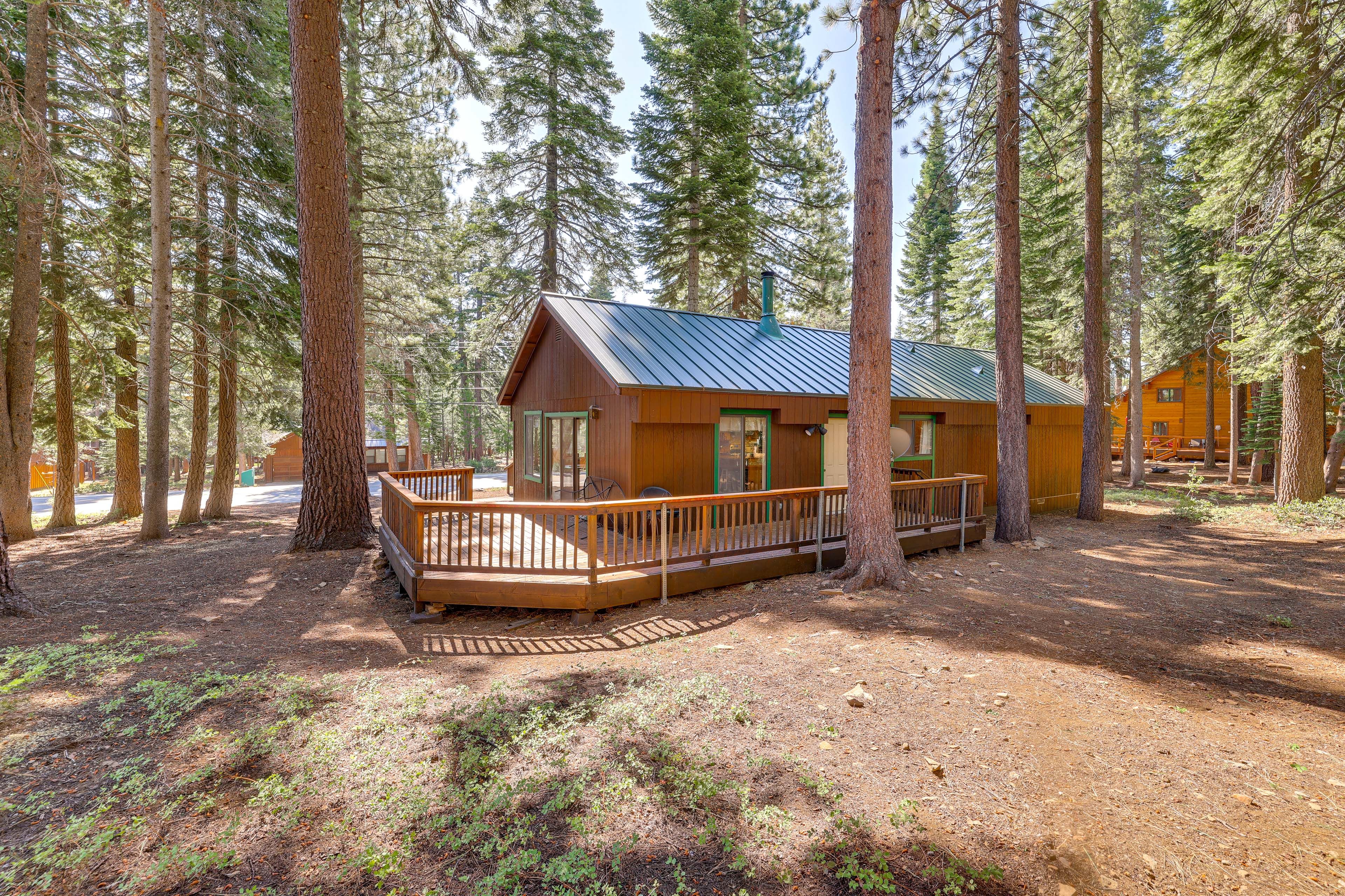 Cabin Exterior | Wraparound Deck | Dining Area