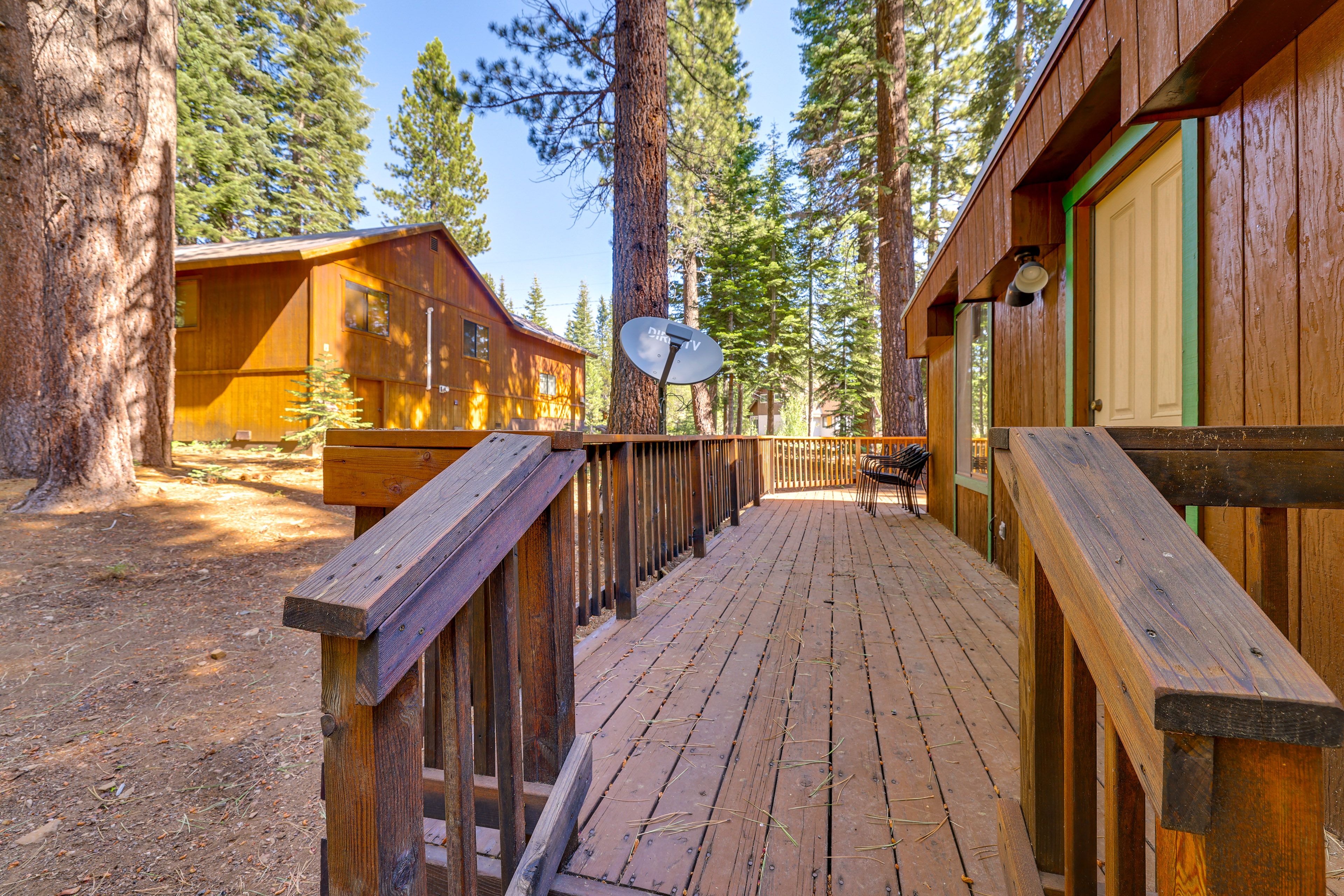 Wraparound Deck | Table | Seating