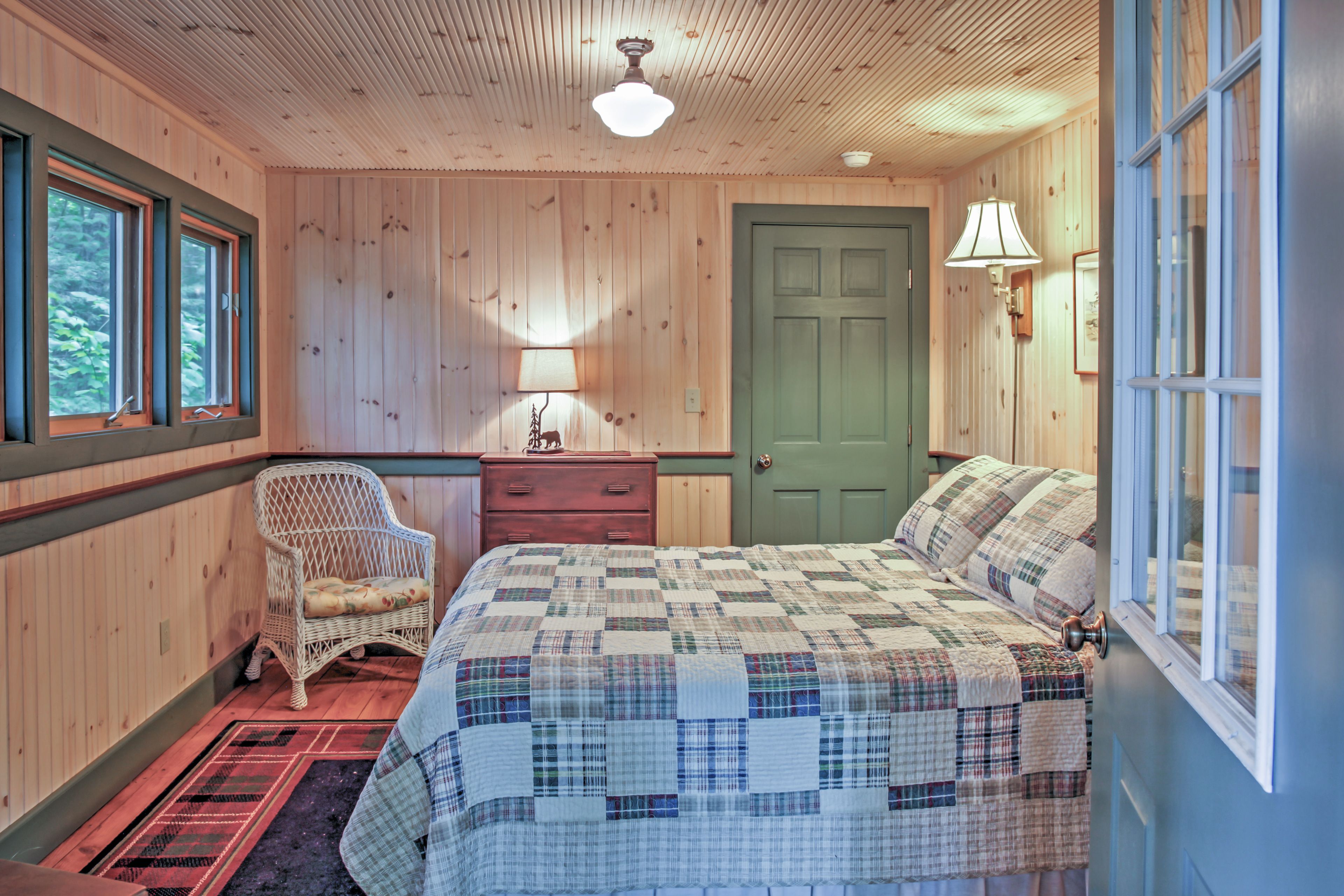 Cabin 2 | Bedroom 2 | Main Floor | Full Bed