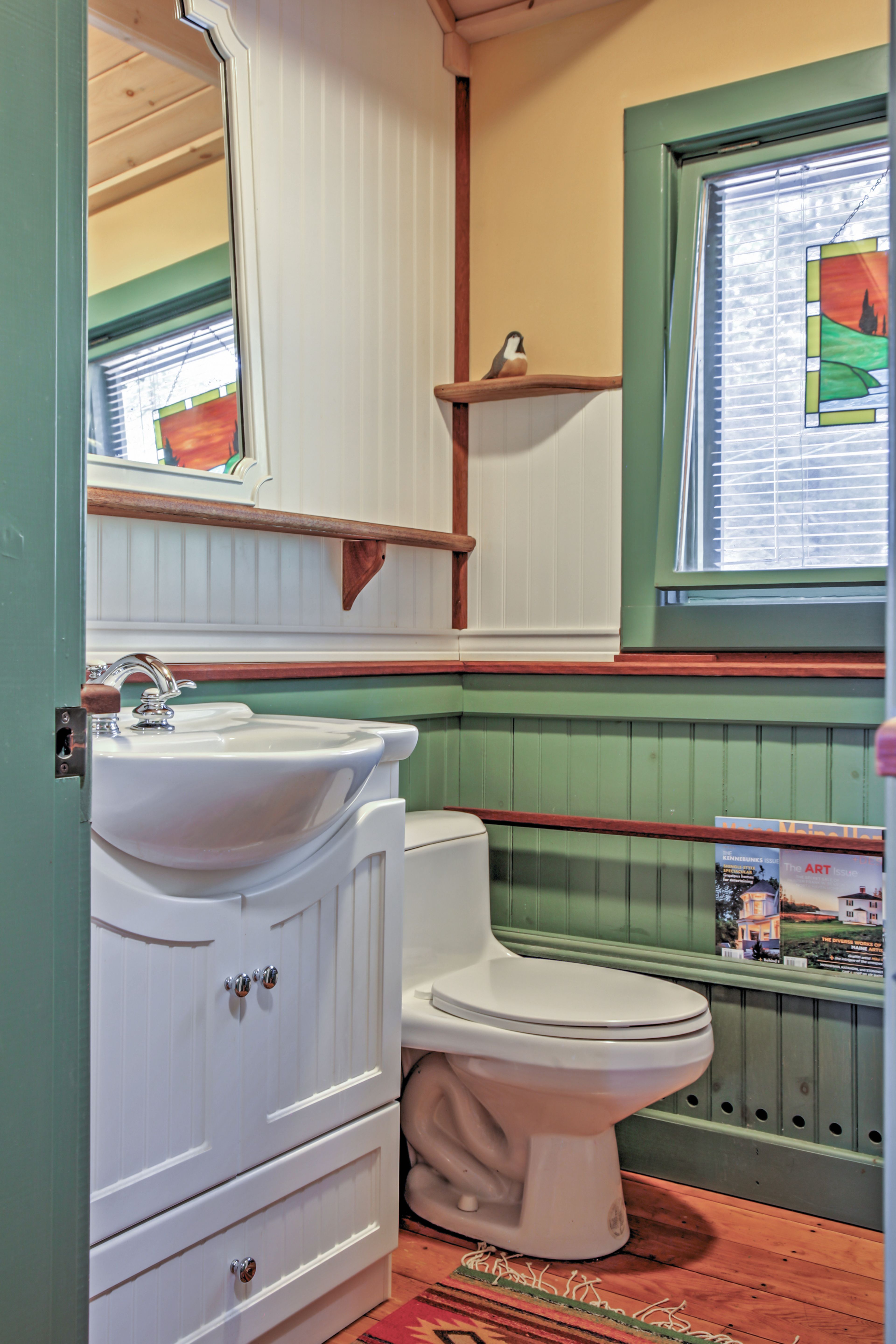 Cabin 1 | Bathroom | 1st Floor | Towels Provided