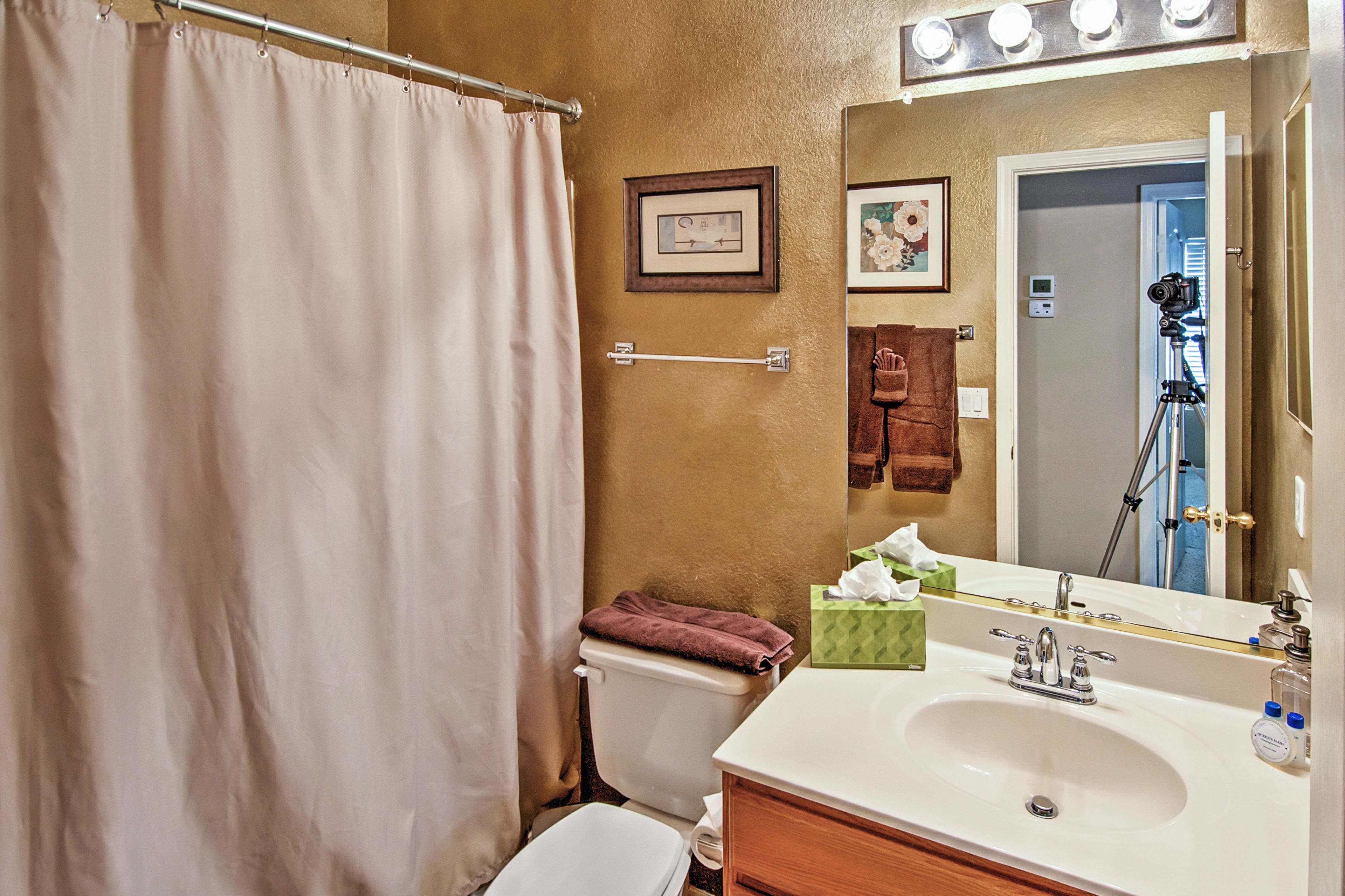 Full Bathroom | Shower/Tub Combo